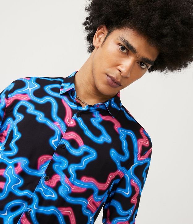 Camisa Manga Corta en Viscosa con Estampado Conceitual Negro 4