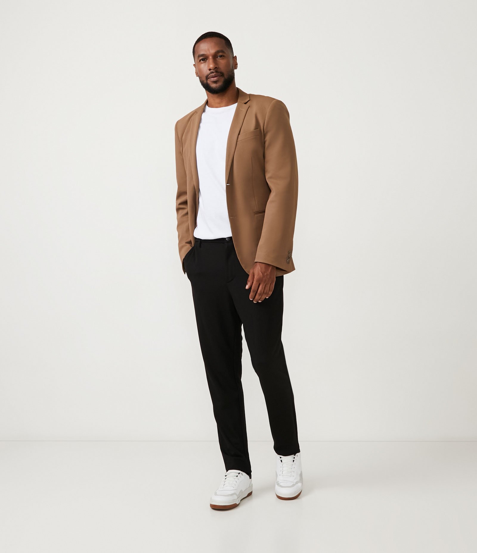 Blazer Texturizado com Botões e Bolsos Marrom 2