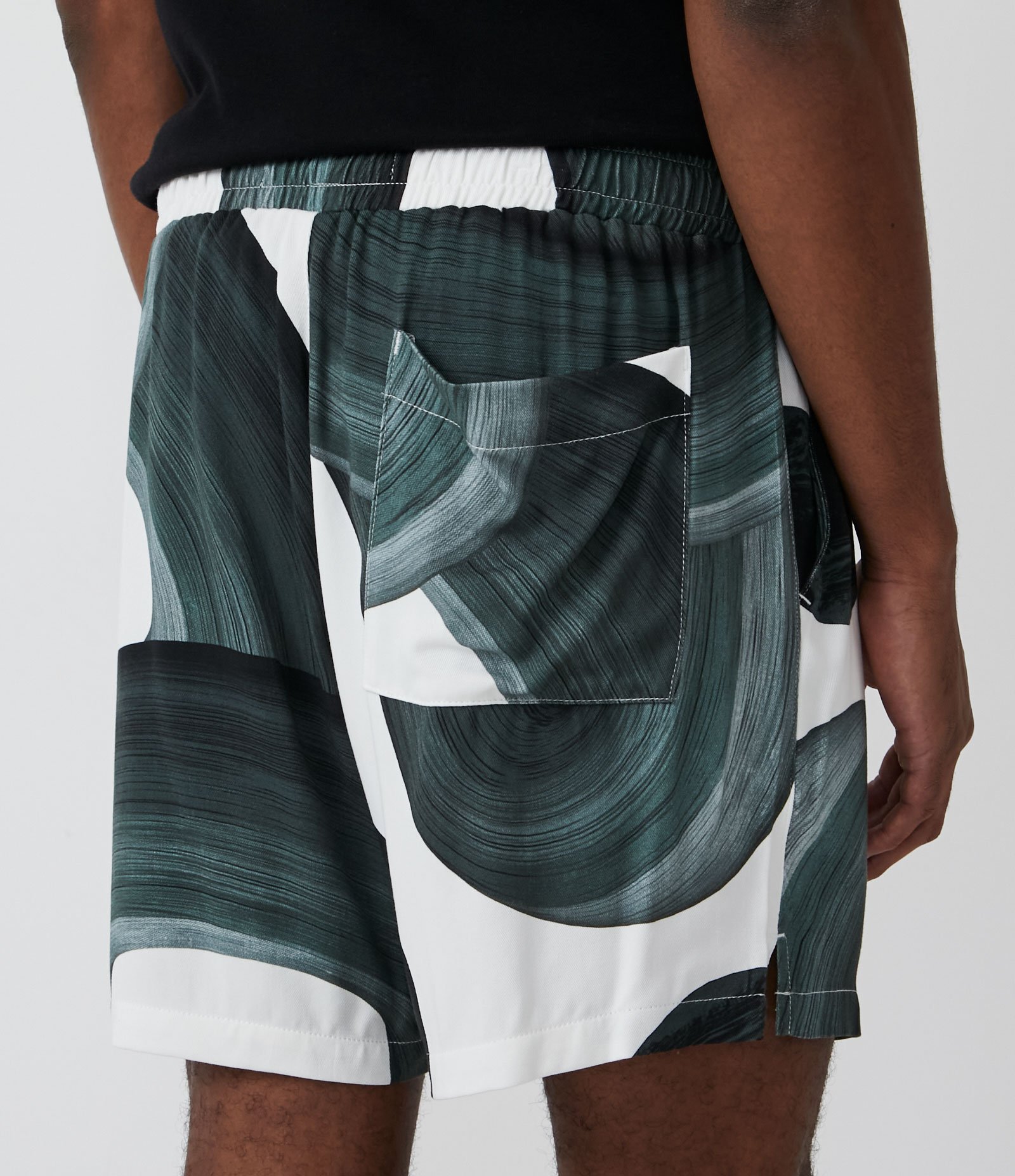Bermuda Slim em Viscose com Estampa Abstrata Branco Neve 3