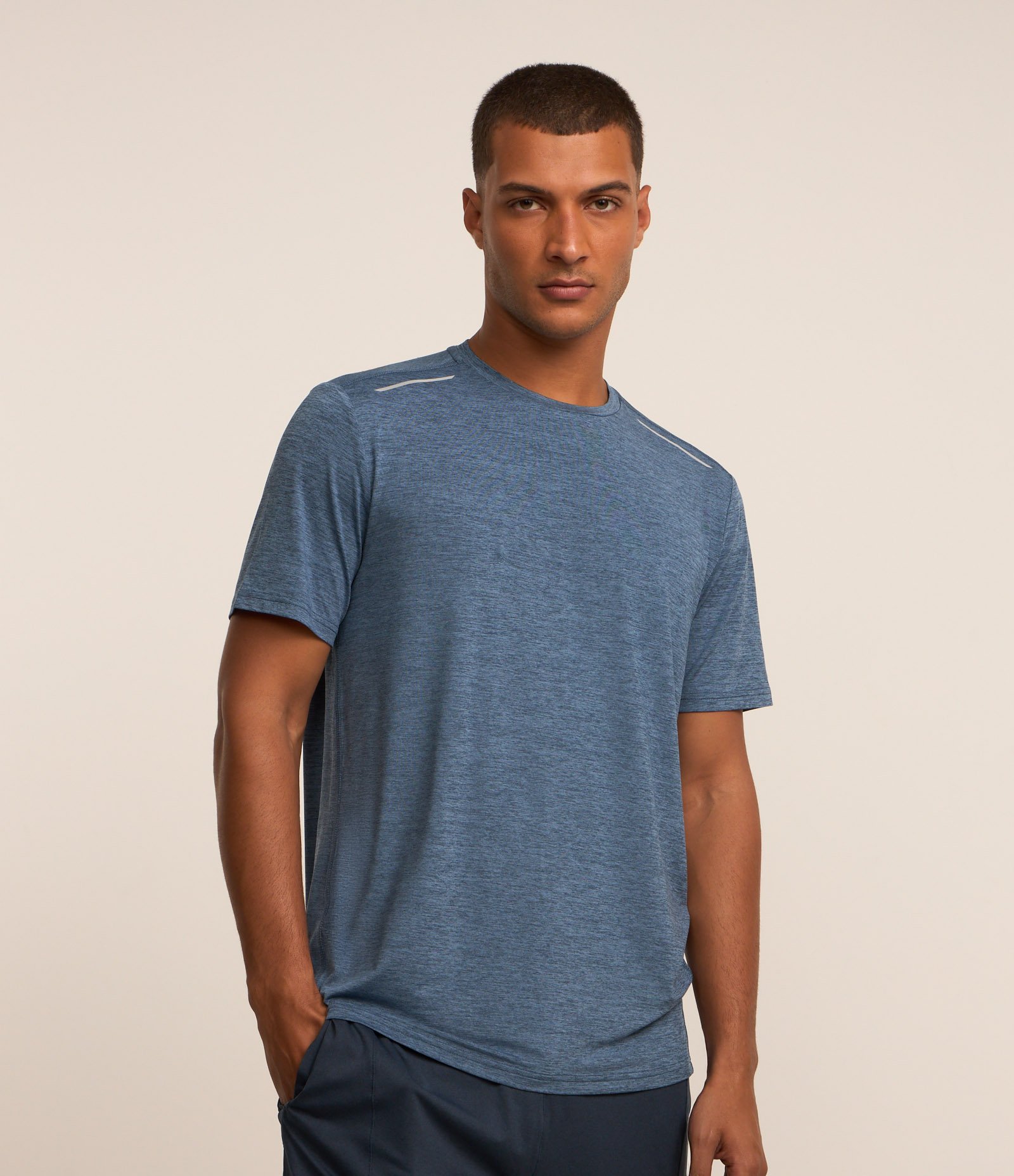Camiseta Esportiva com Tecnologia Dry e Detalhes Refletivos Azul Médio 1
