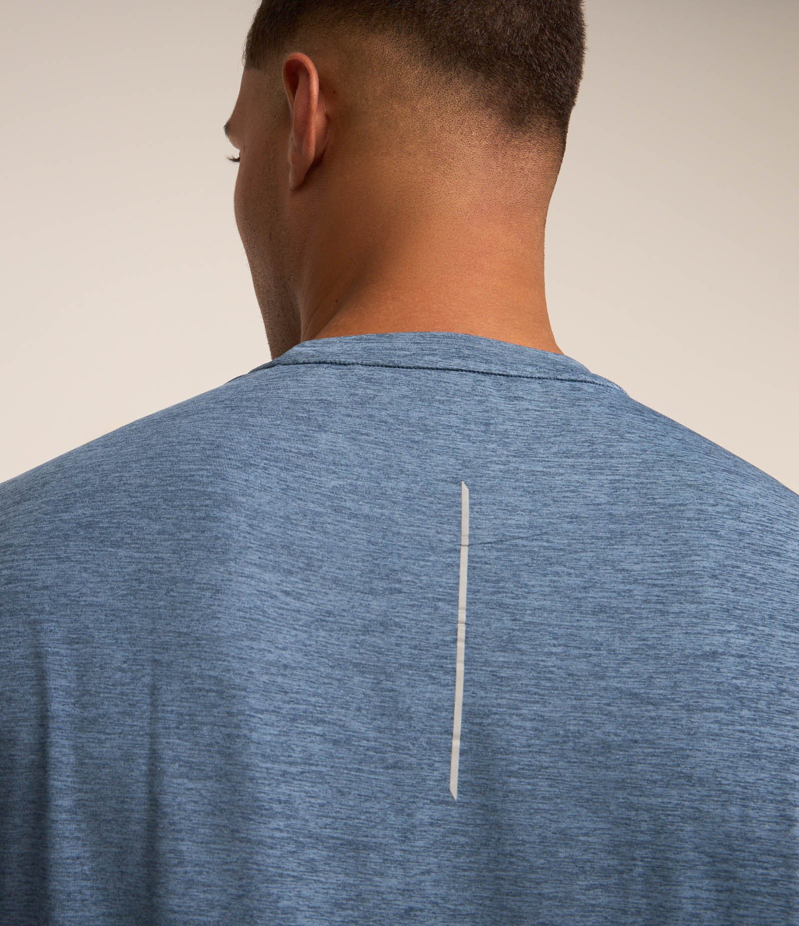 Camiseta Esportiva com Tecnologia Dry e Detalhes Refletivos Azul Médio 3