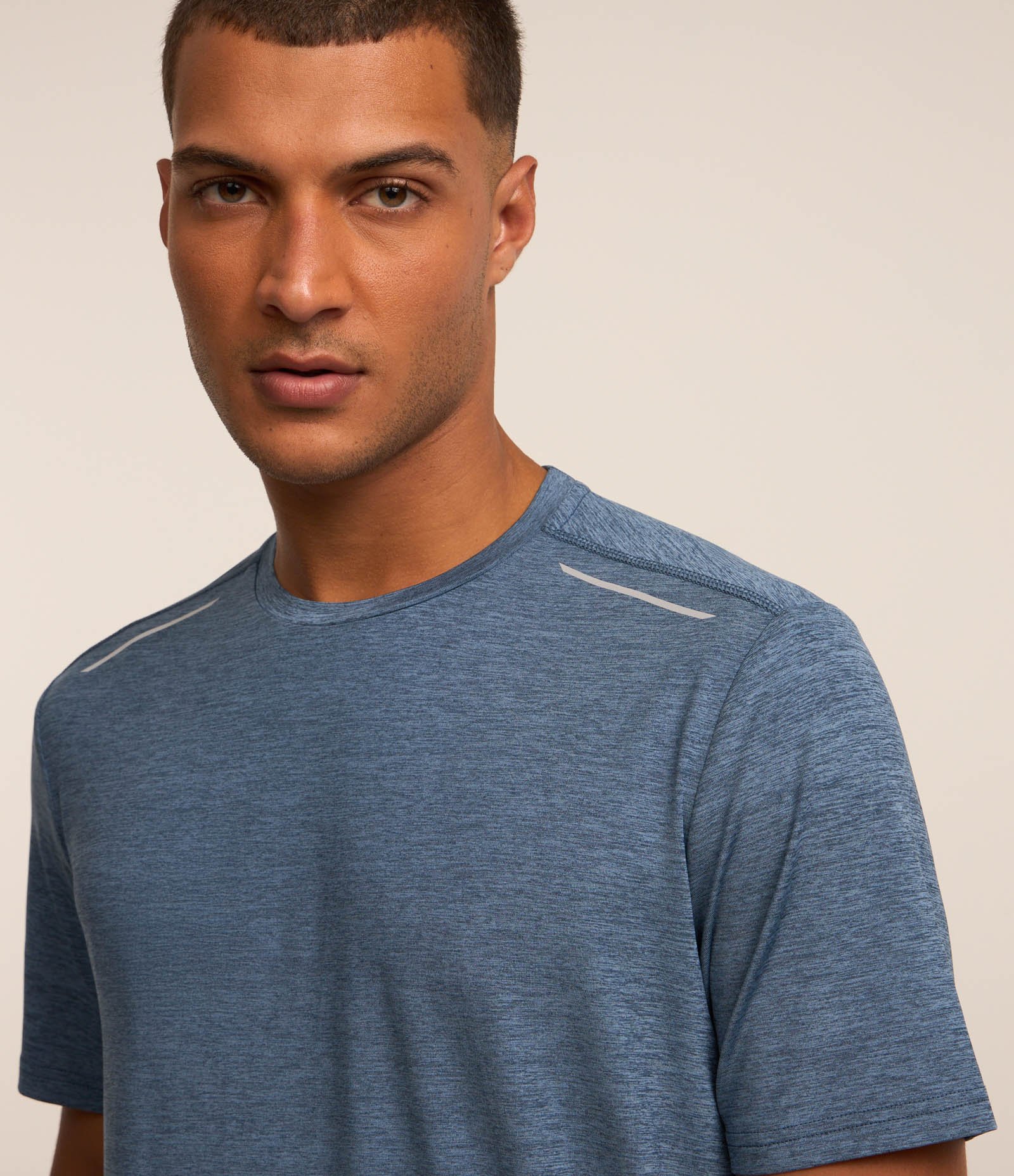 Camiseta Esportiva com Tecnologia Dry e Detalhes Refletivos Azul Médio 5