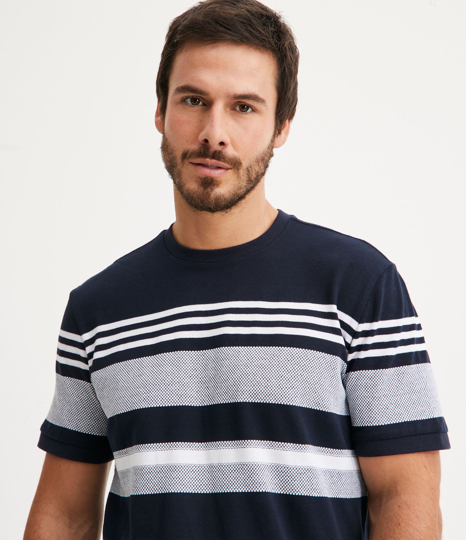 Camiseta Regular em Algodão com Textura Listras e Blocos Contrastantes Azul Escuro 4