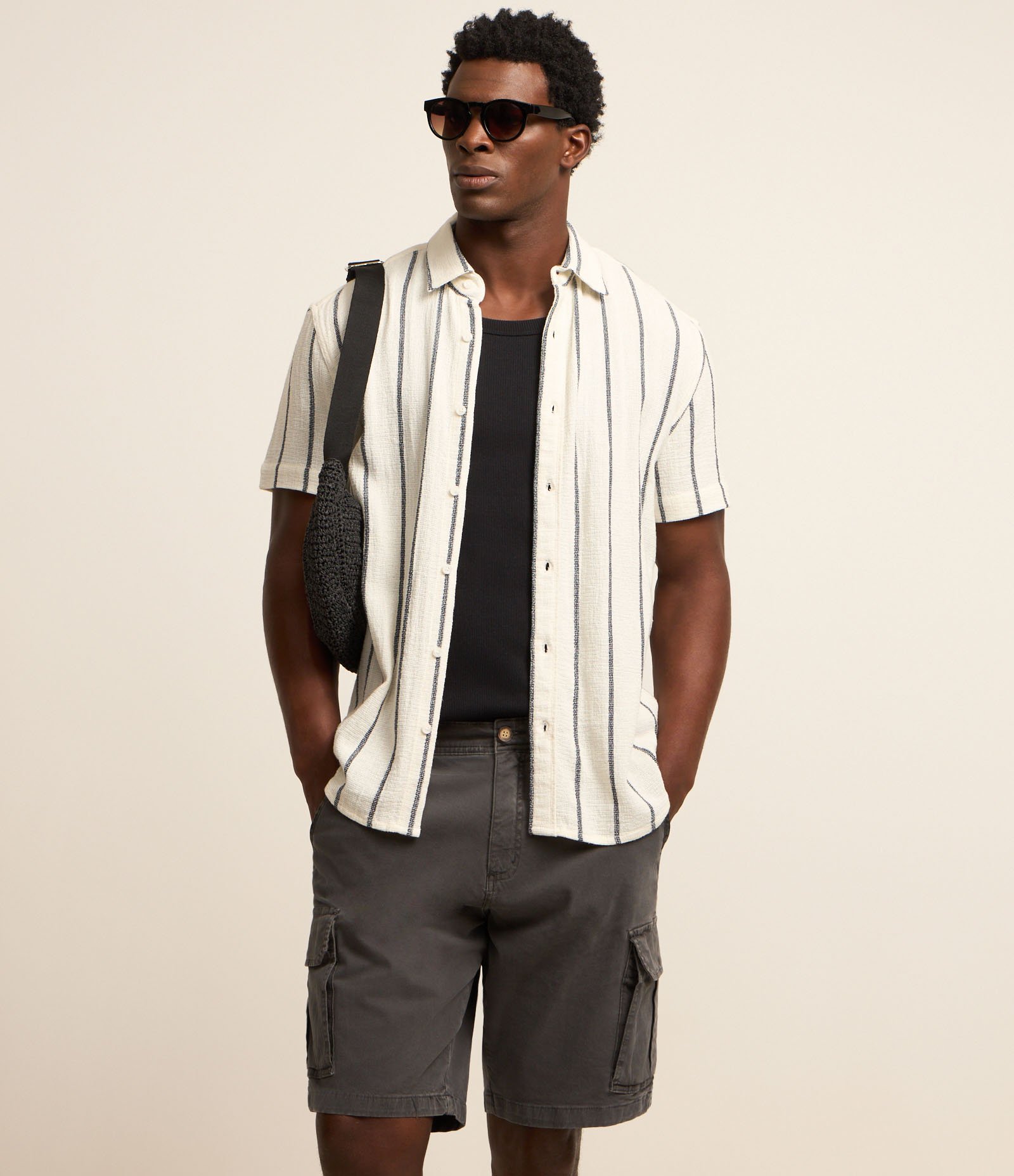 Bermuda Cargo em Sarja Lavada com Elastano e Detalhes de Cadarço Cinza Estonado 2