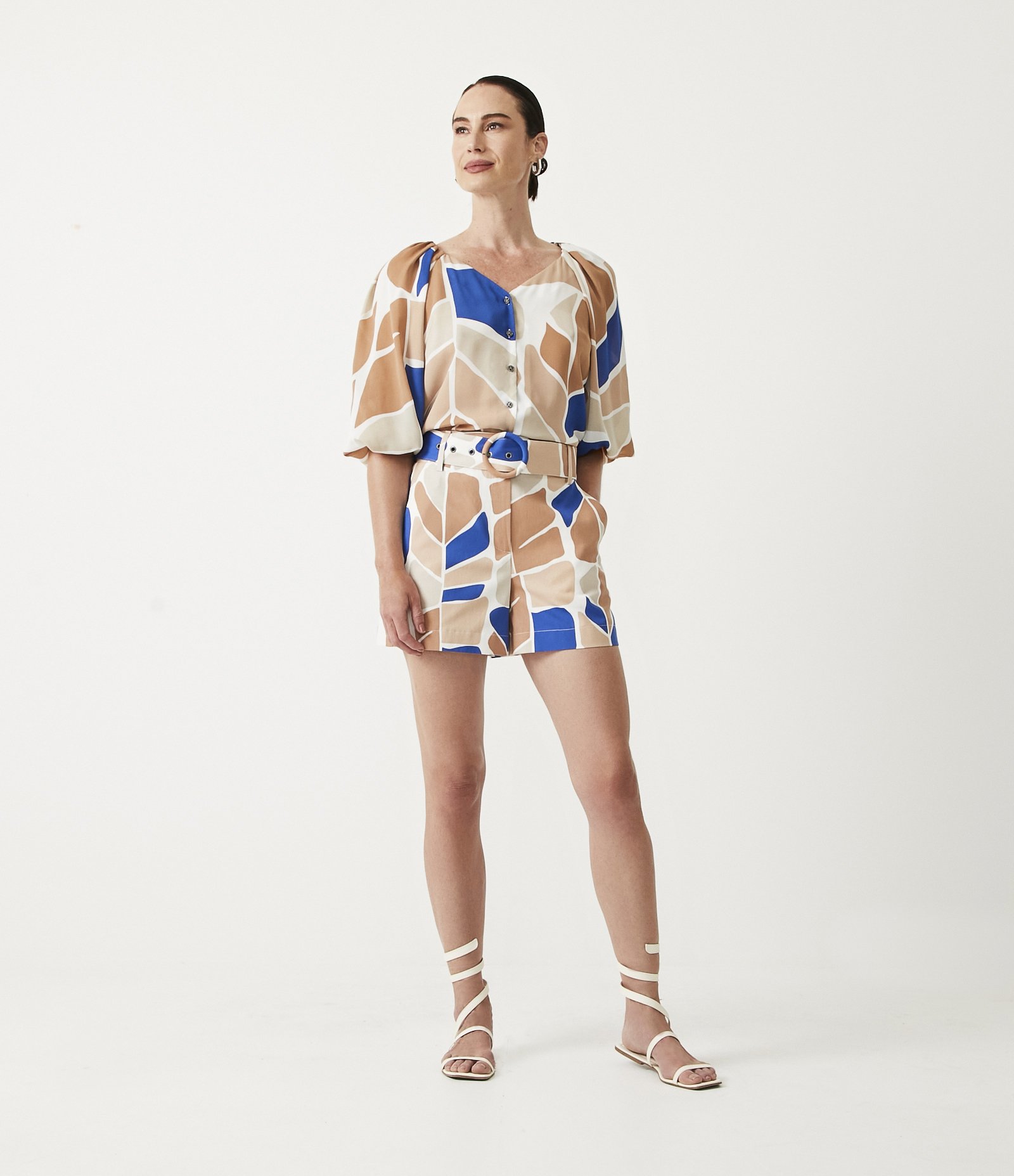 Short em Algodão com Cinto e Fivela Forradas com Estampa Folhagem Bege 1