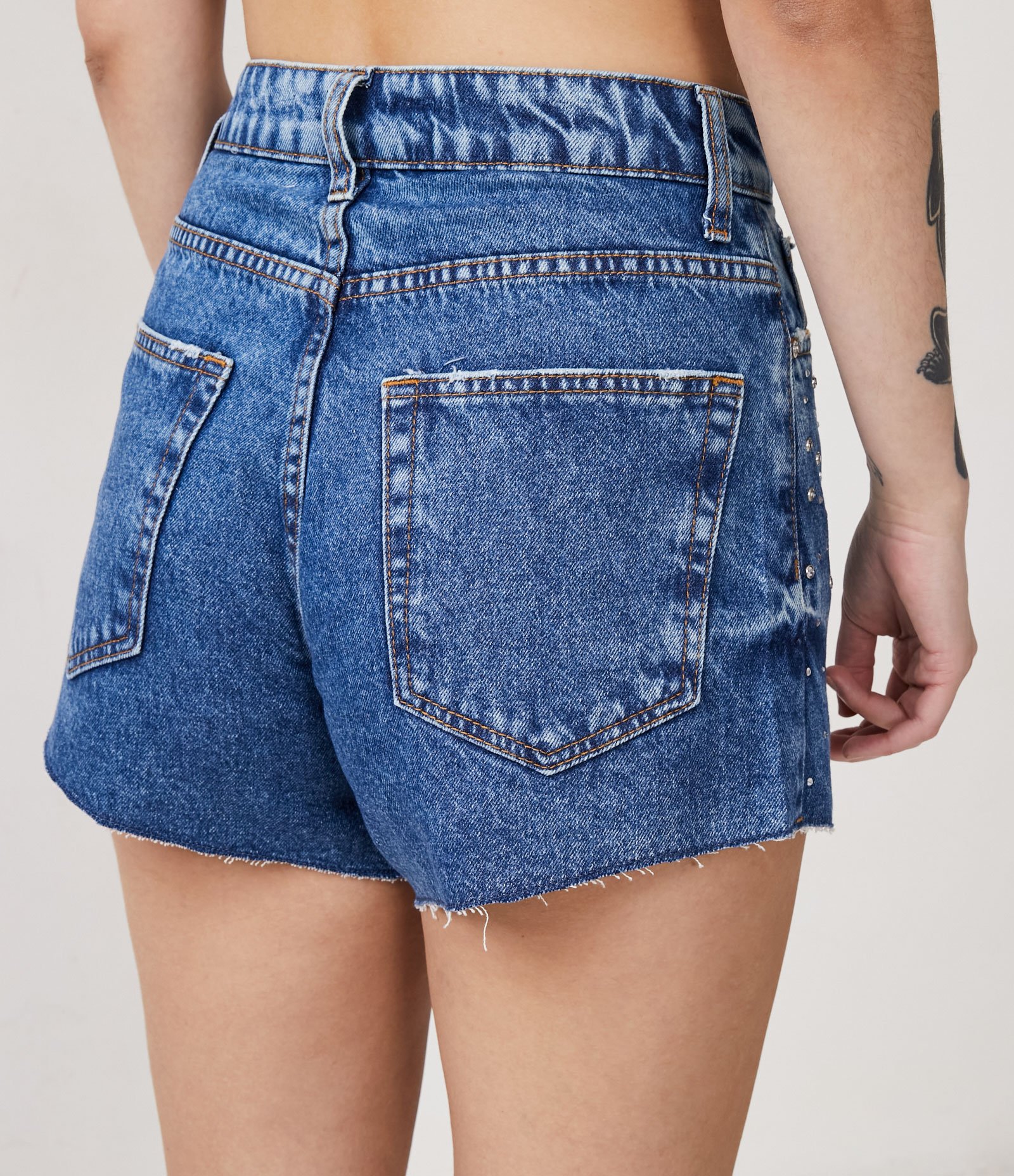 Short Cintura Alta em Jeans com Brilho Aplicado Azul 3