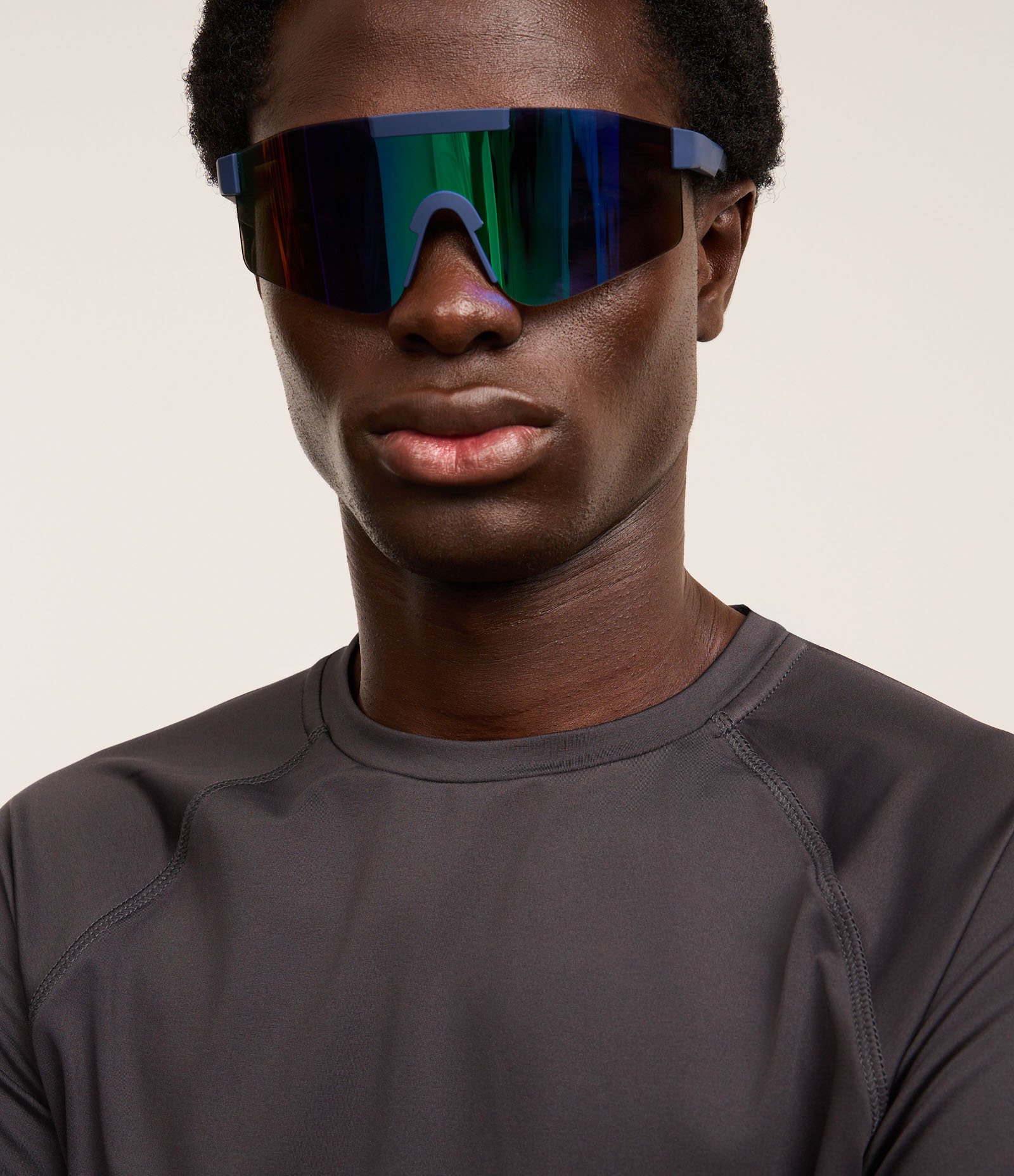 Camiseta Térmica Esportiva com Cava Raglan e Manga Longa Cinza Chumbo 5