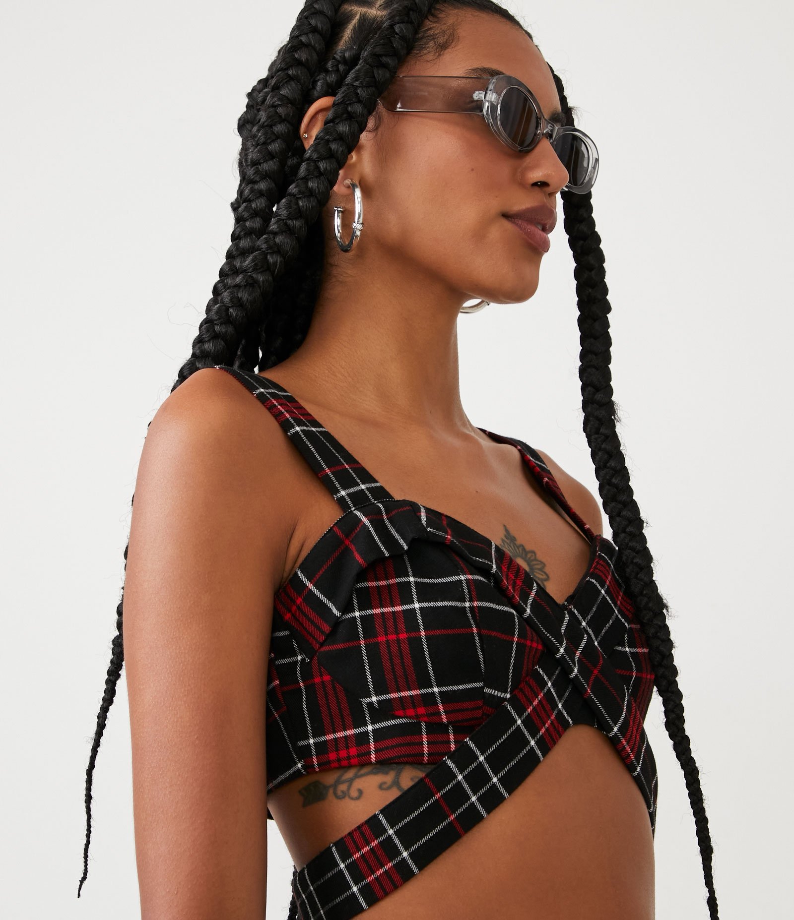 Blusa Cropped com Estampa Xadrez e Faixa Cruzada Preto/ Vermelho 5
