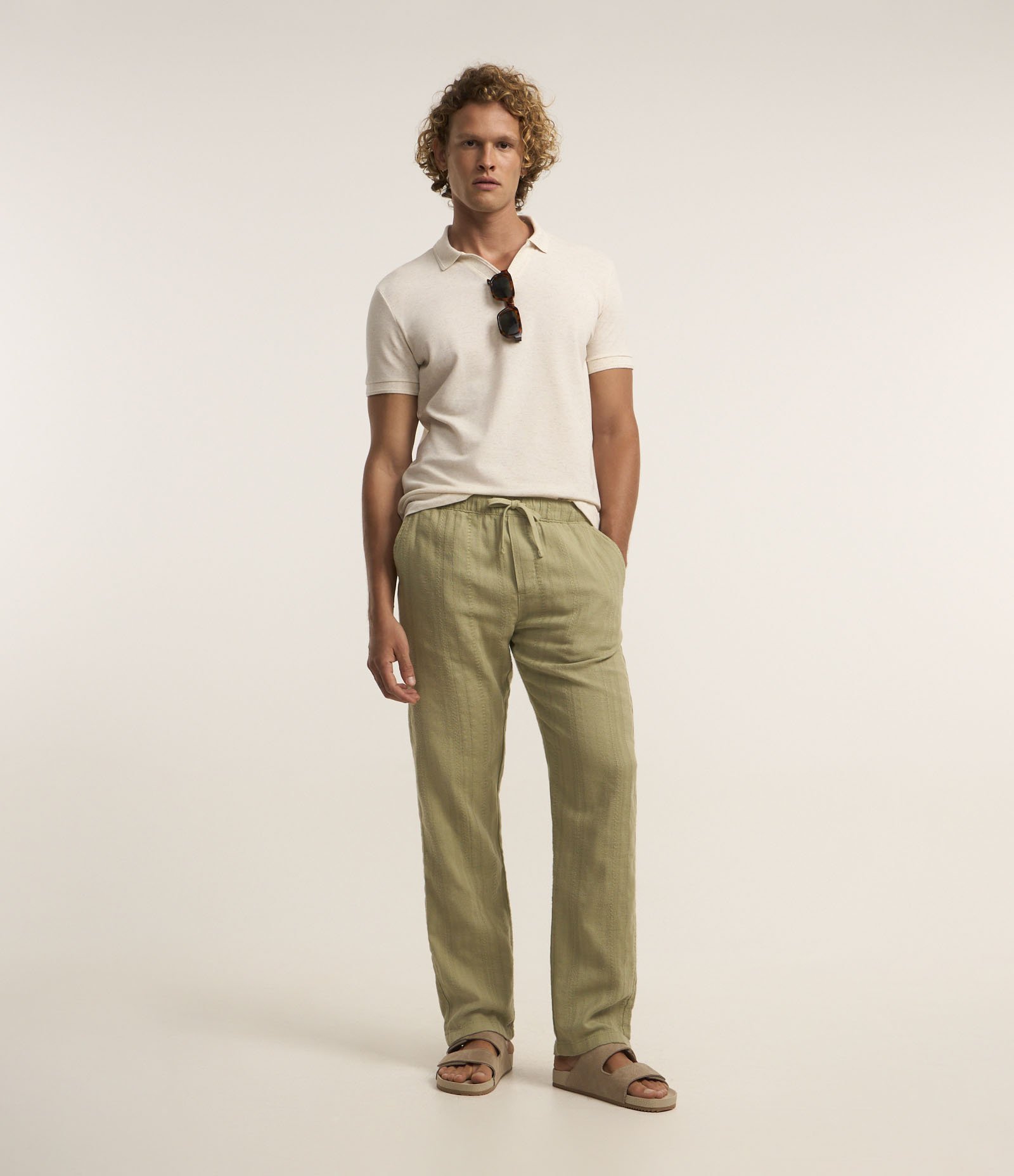 Camiseta Polo Comfort em Algodao Texturizado com Manga Curta Bege 2