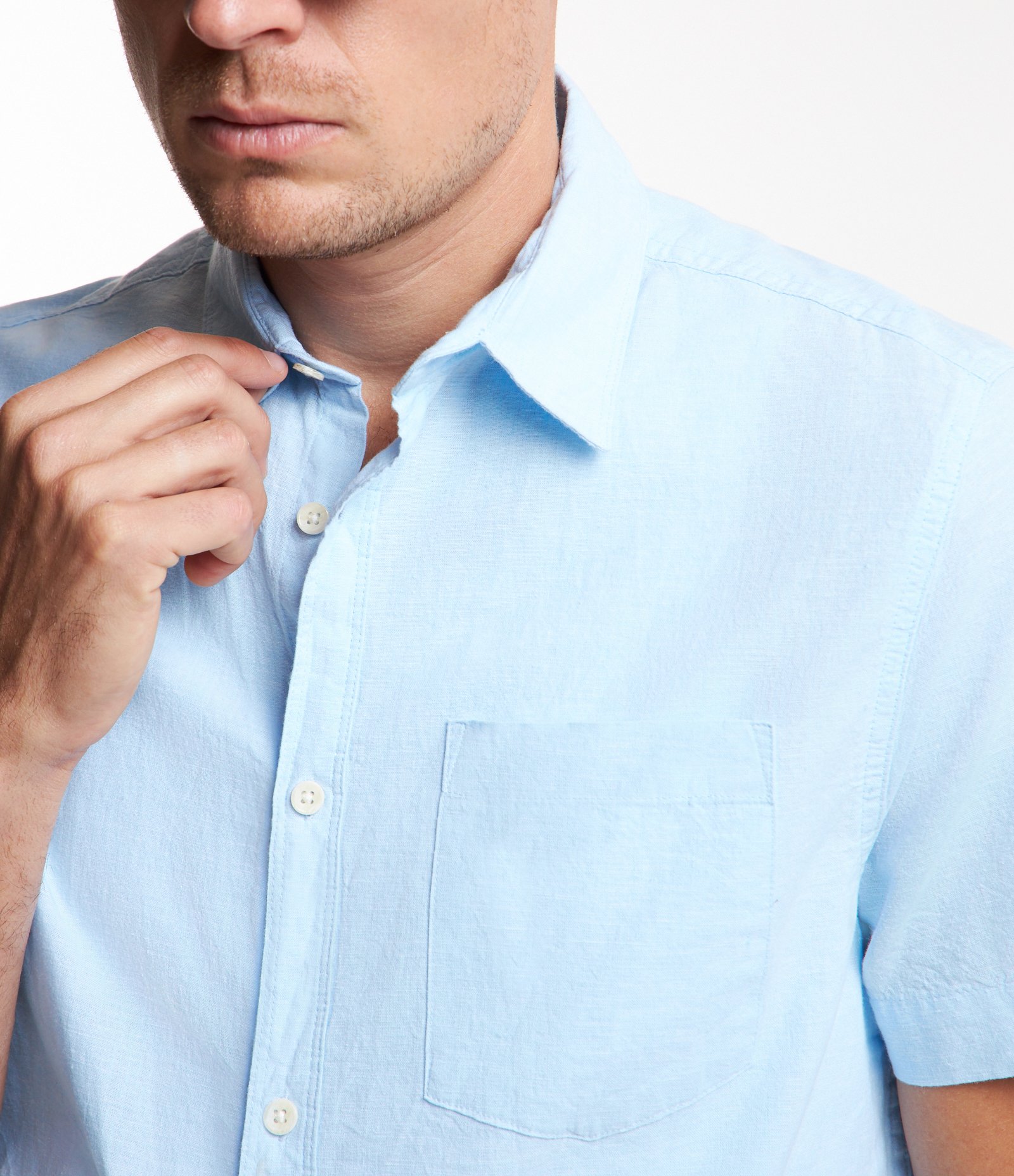 Camisa Comfort Básica em Linho com Bolso Frontal Azul Celeste 3