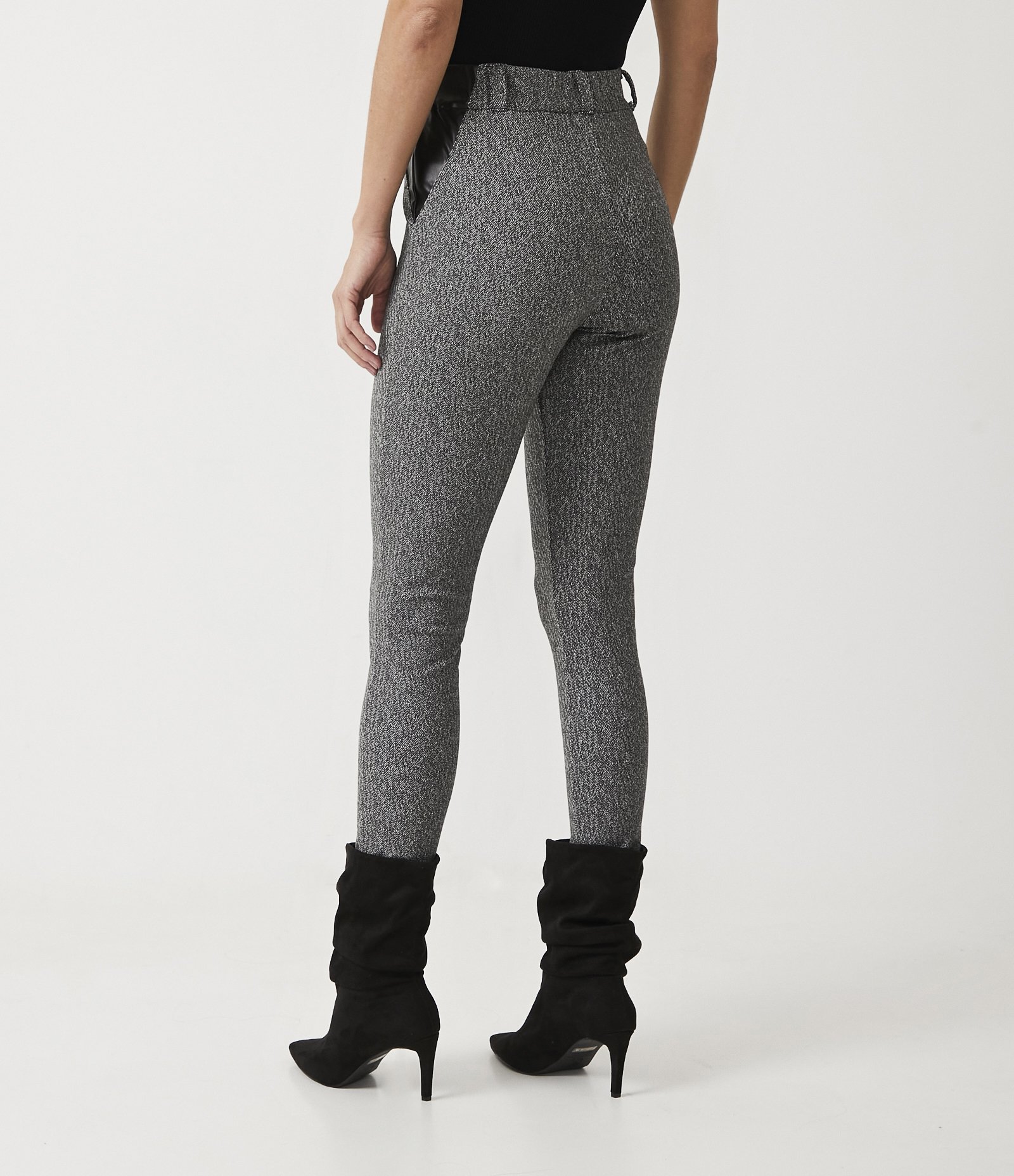 Calça Legging em Jacquard com Recorte em Material Sintético Preto Mescla 2