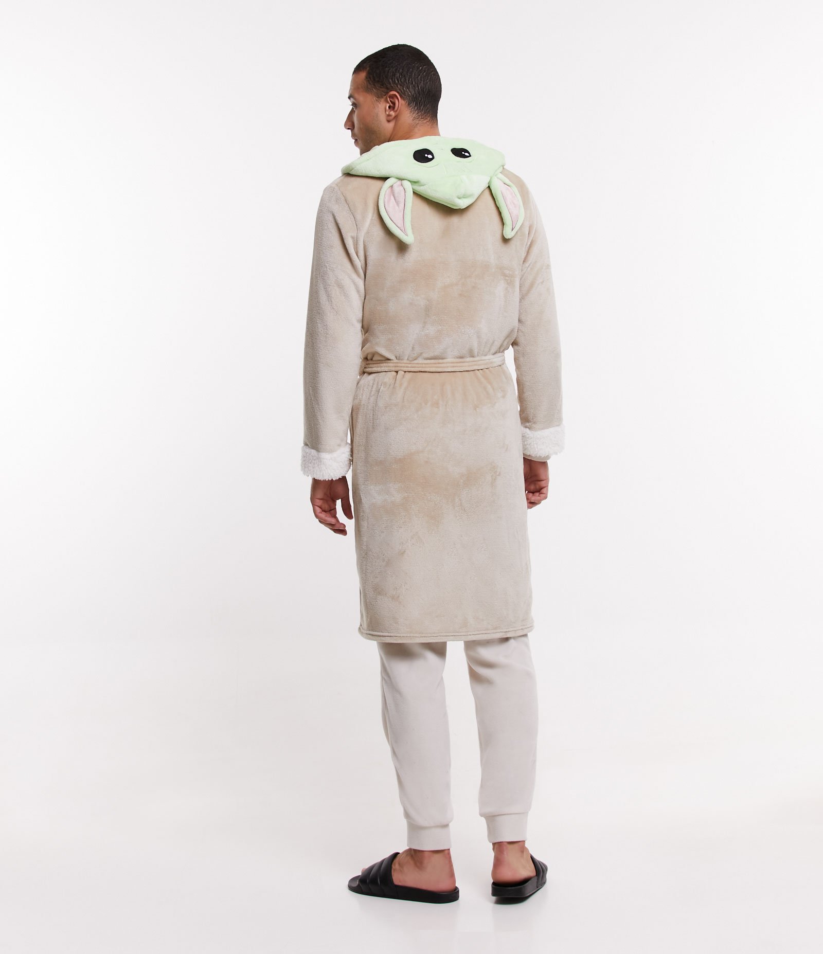 Roupão com Capuz Estampa Baby Yoda e Bolsos Marrom Claro 2