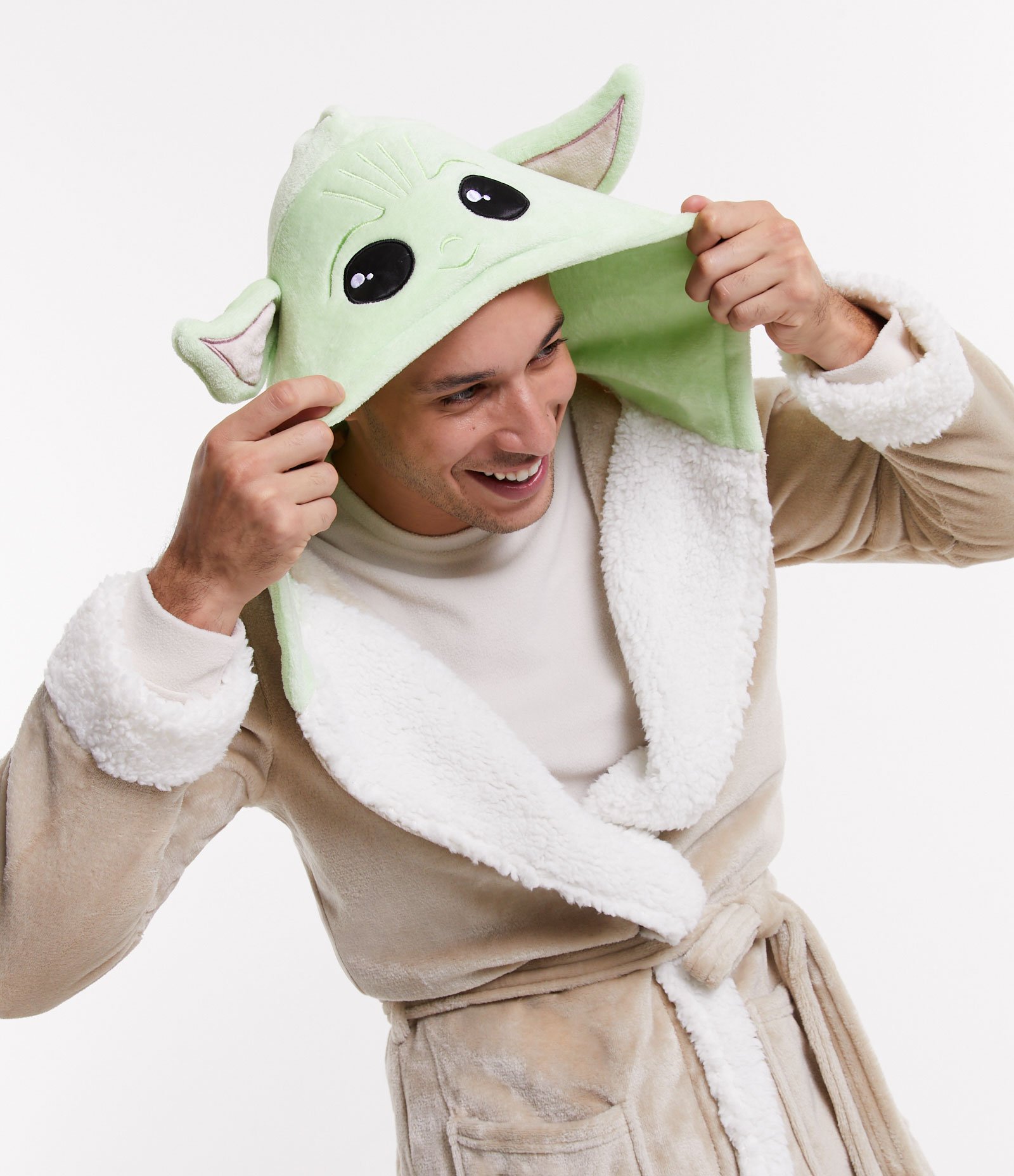 Roupão com Capuz Estampa Baby Yoda e Bolsos Marrom Claro 3