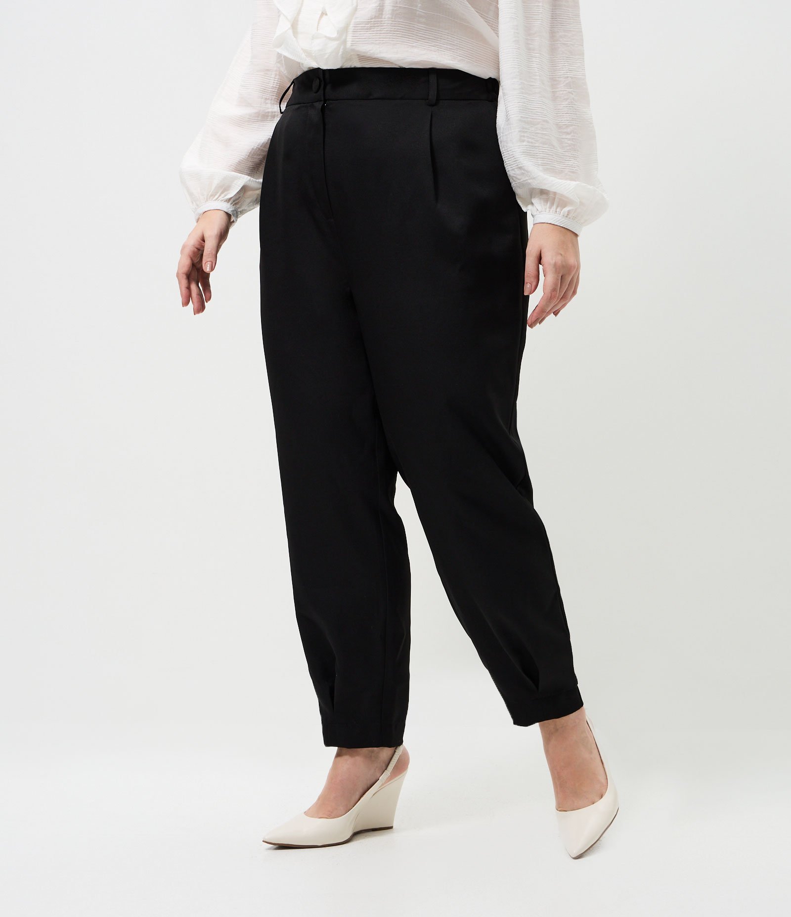 Calça Cenoura Alfaiatada com Cintura Alta Curve & Plus Size Preto 2