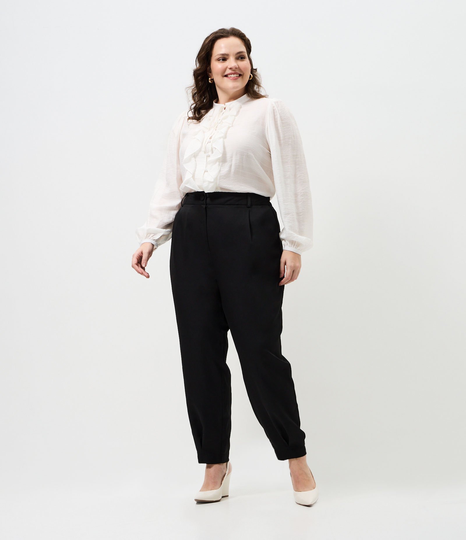 Calça Cenoura Alfaiatada com Cintura Alta Curve & Plus Size Preto 3