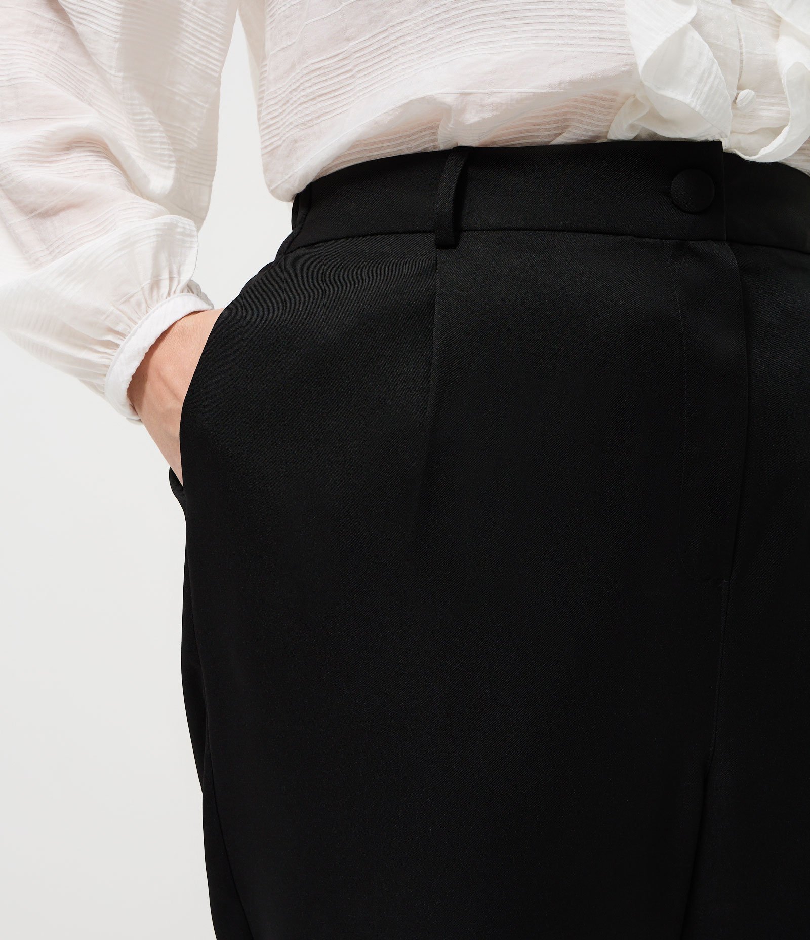 Calça Cenoura Alfaiatada com Cintura Alta Curve & Plus Size Preto 4