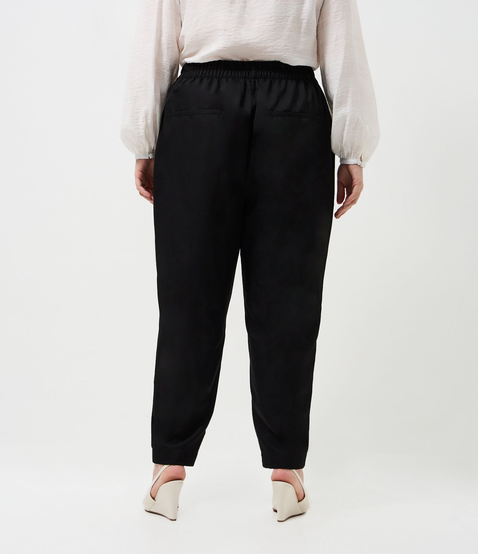 Calça Cenoura Alfaiatada com Cintura Alta Curve & Plus Size Preto 5