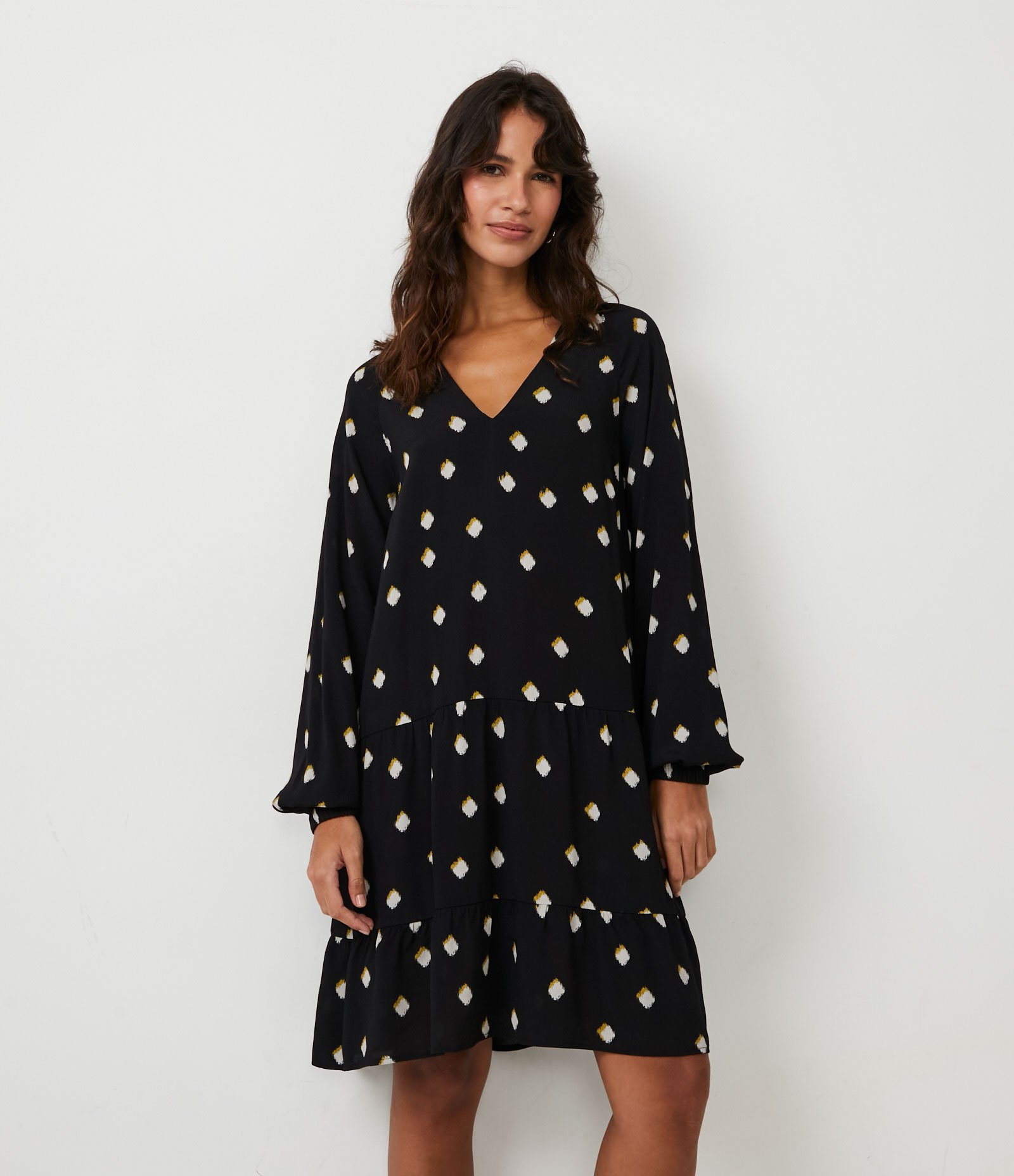 Vestido Curto em Viscose com Estampa Poá Diferenciado Preto 1
