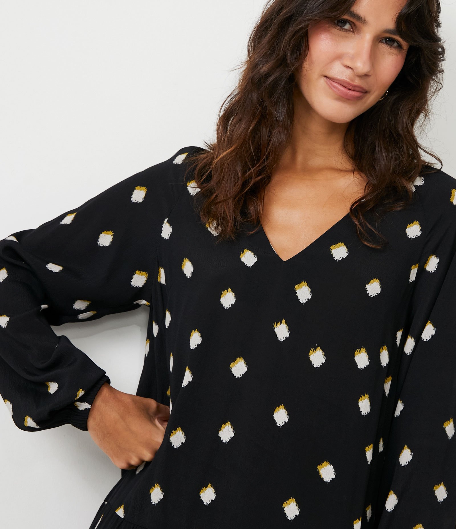 Vestido Curto em Viscose com Estampa Poá Diferenciado Preto 4