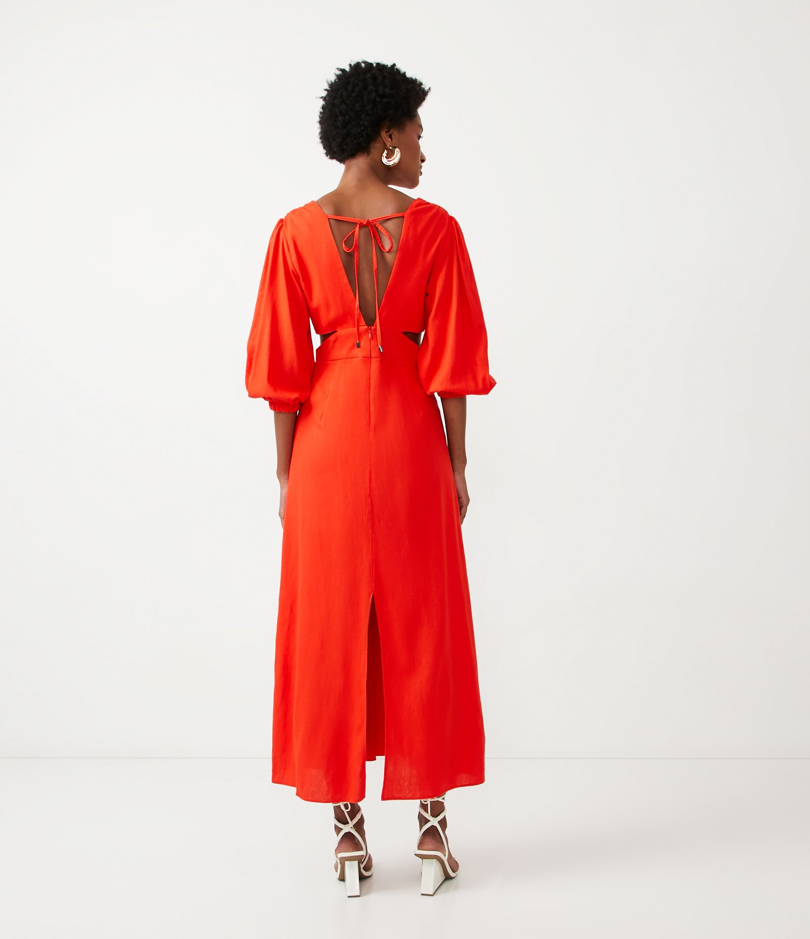 Vestido em Linho com Manga Bufante e Recortes Vazados na Cintura Vermelho 2