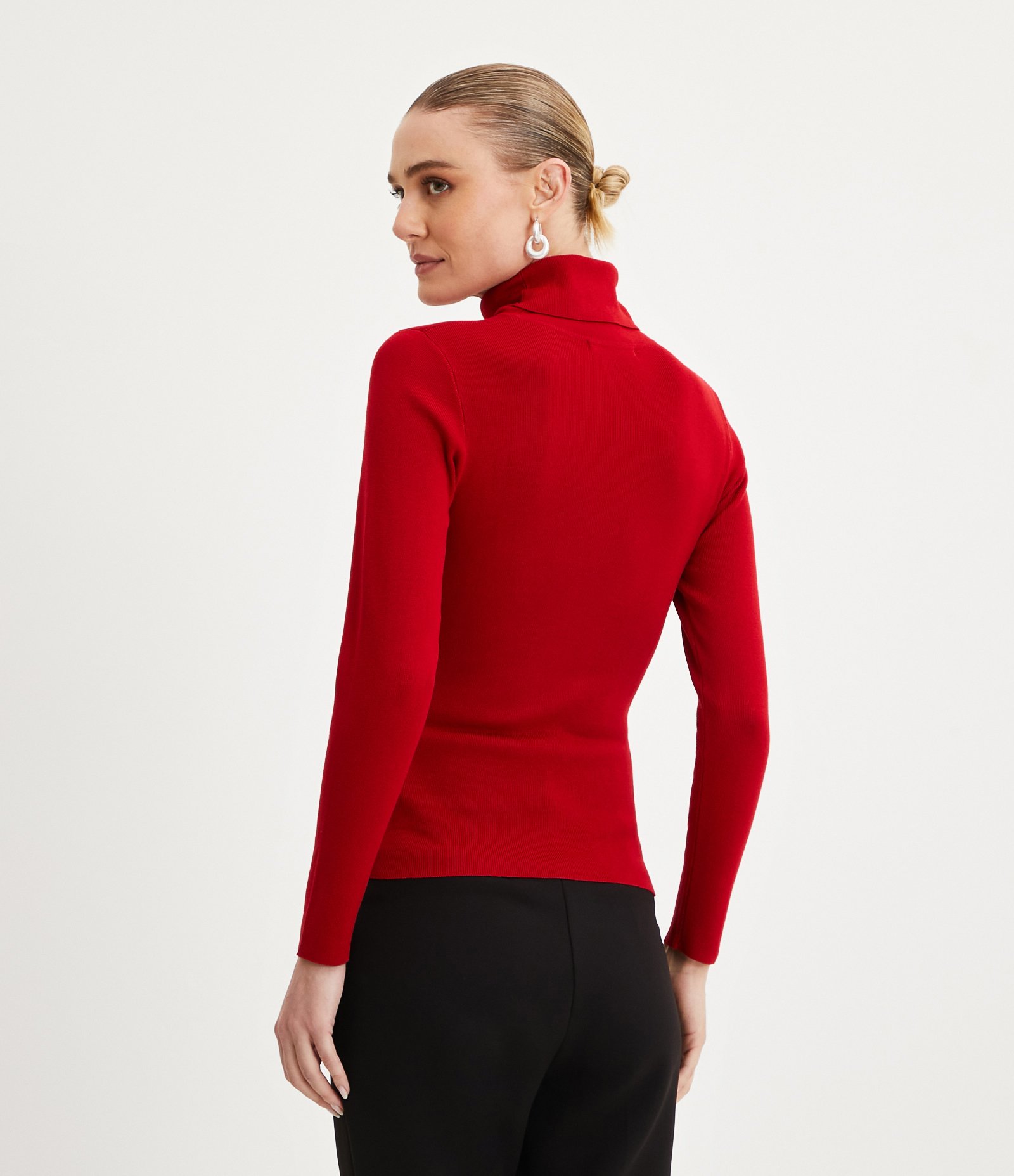 Suéter em Tricô com Gola Alta Estruturada 3