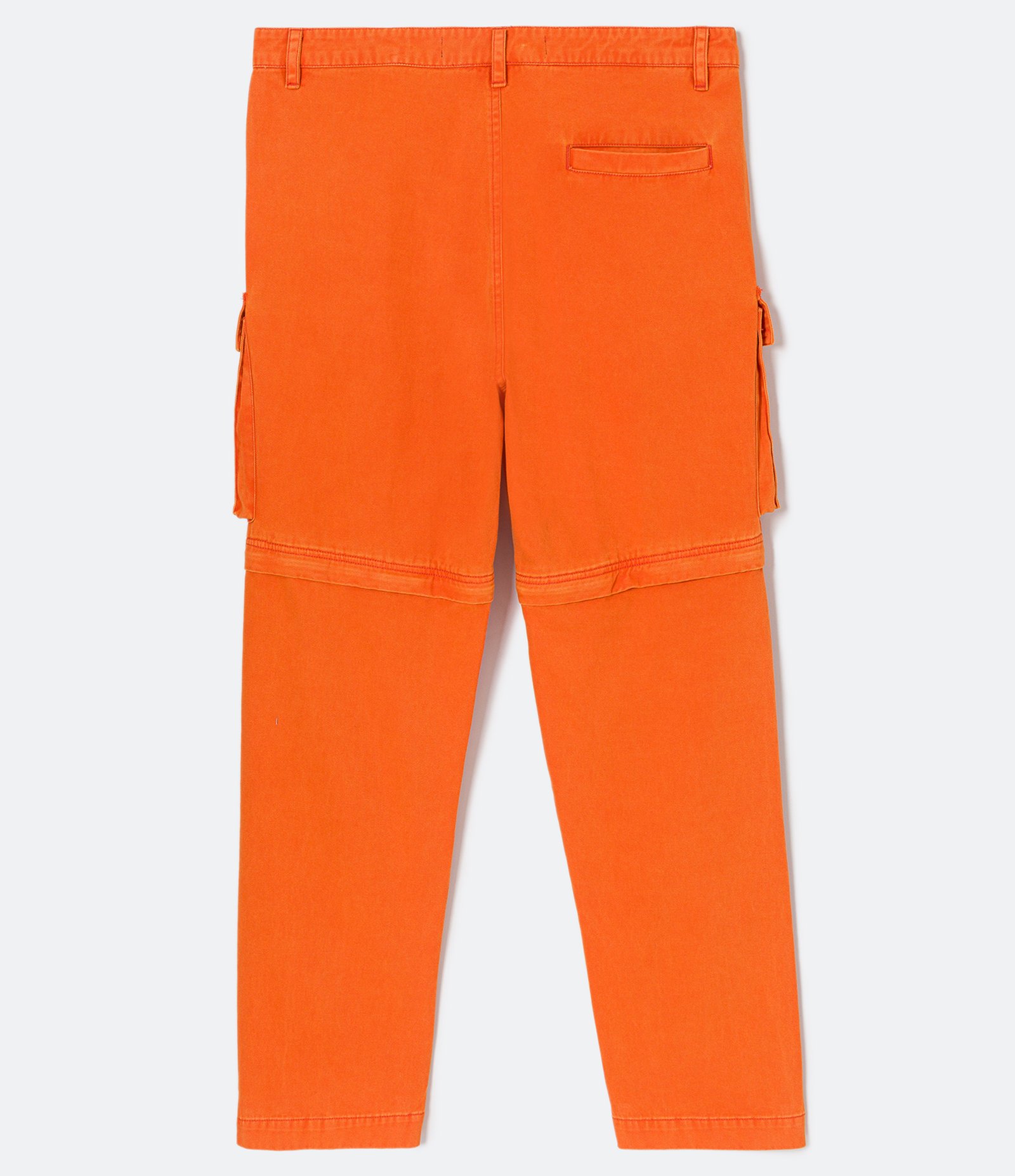Calça Reta Loose Vira Bermuda em Sarja com Bolsos Cargo Laranja 2