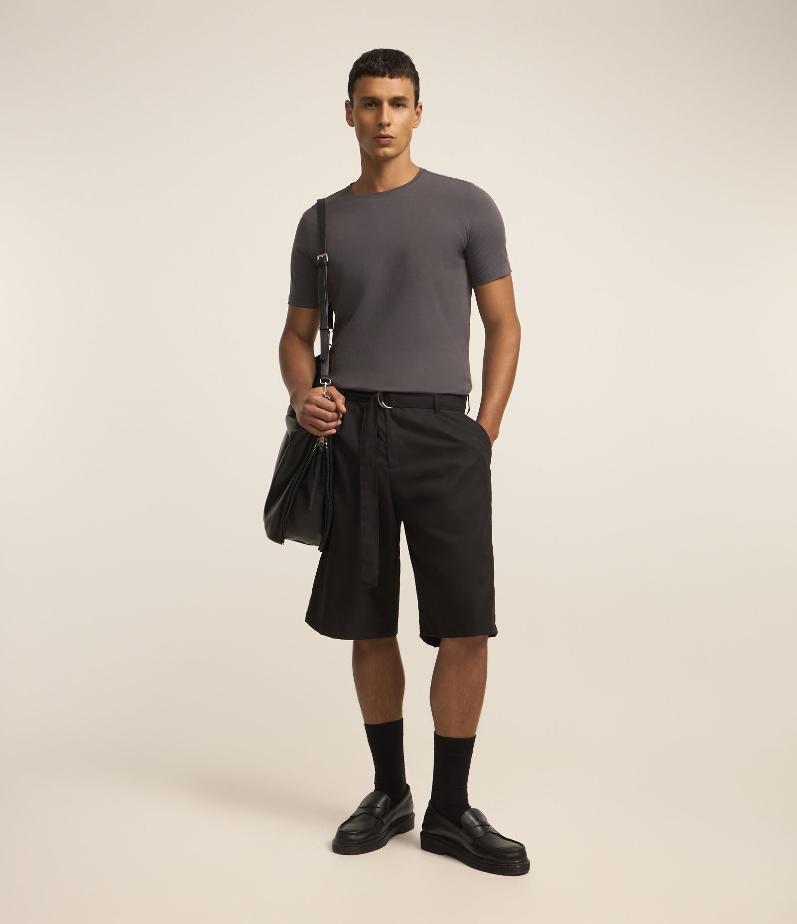 Camiseta Slim Básica em Algodão Peruano com Gola Redonda Cinza Chumbo 2