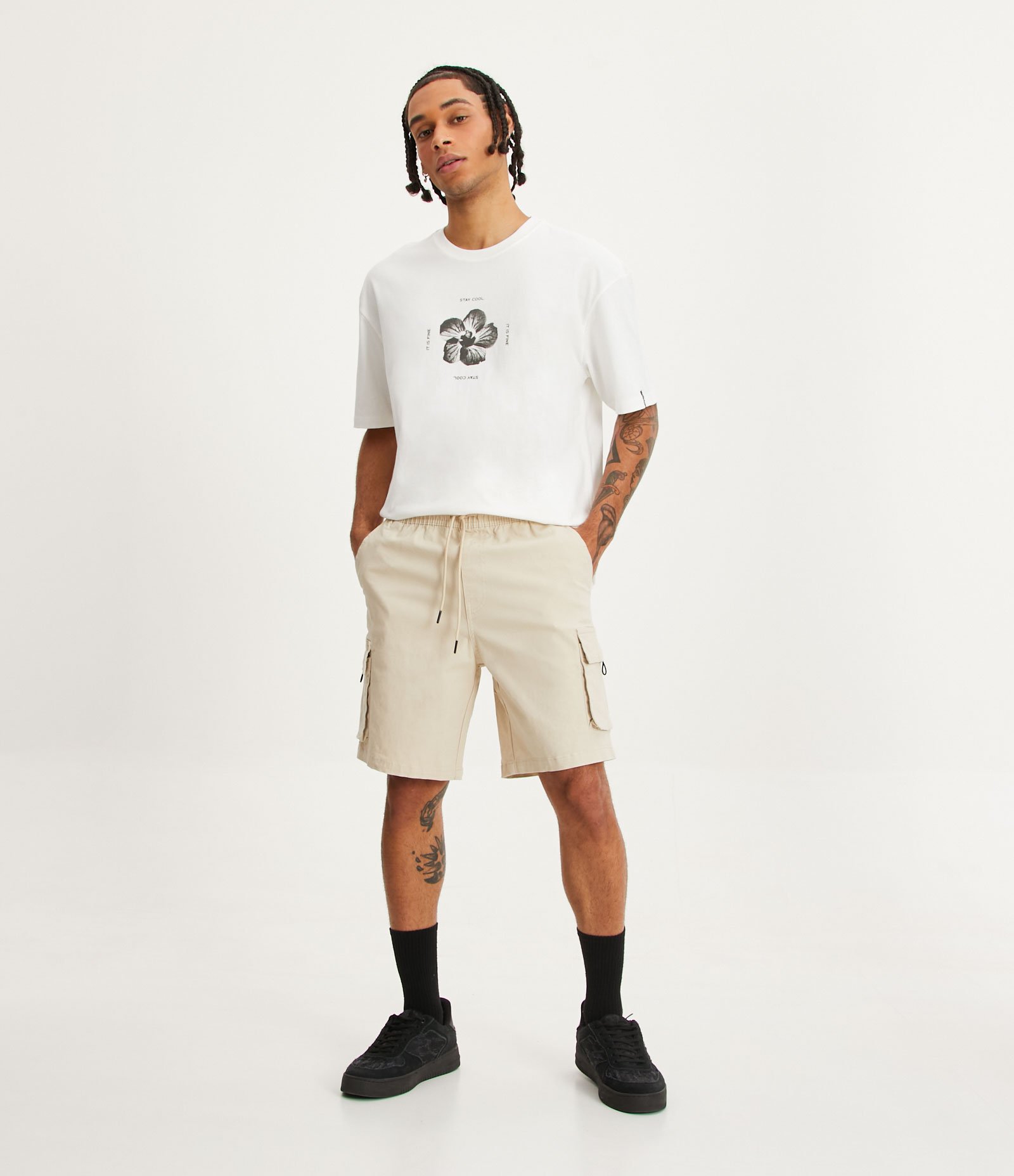 Bermuda em Algodão com Cós Elástico e Bolsos Cargo 2