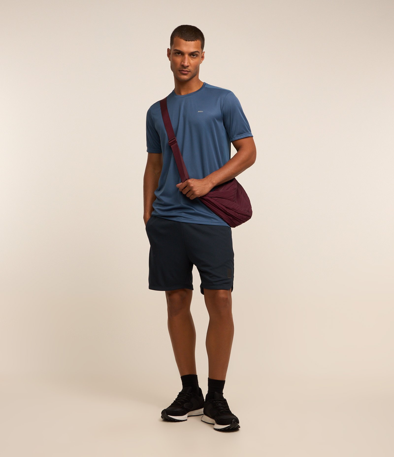 Bermuda Esportiva com Tecnologia Dry Azul Marinho 1