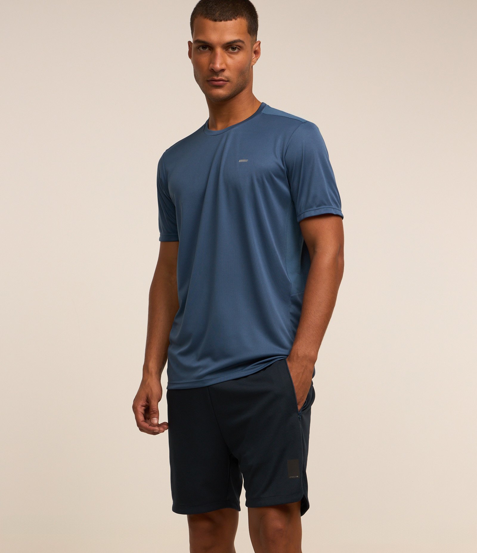 Bermuda Esportiva com Tecnologia Dry Azul Marinho 3