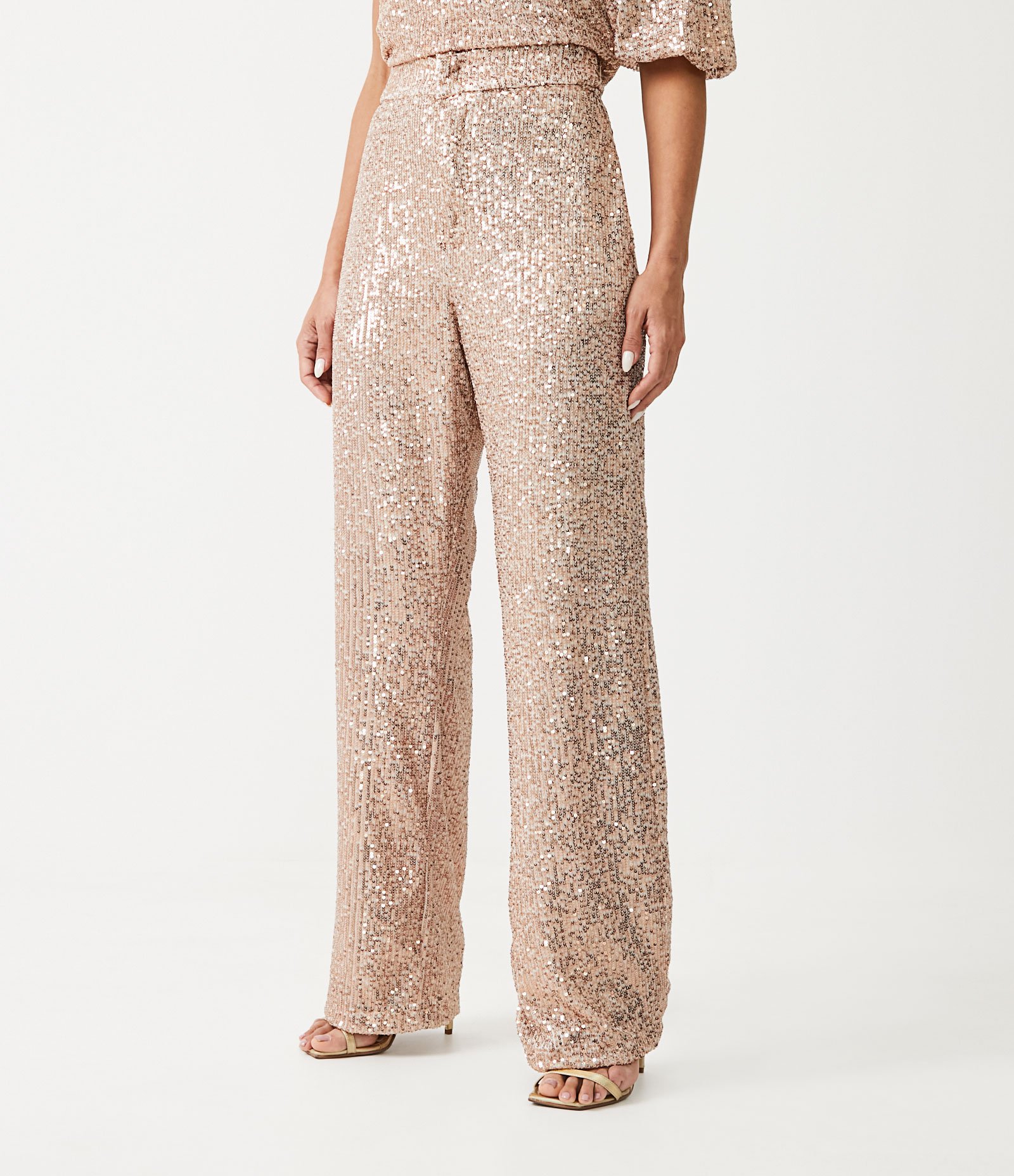Calça Cenoura em Malha com Paetês Dourado 2