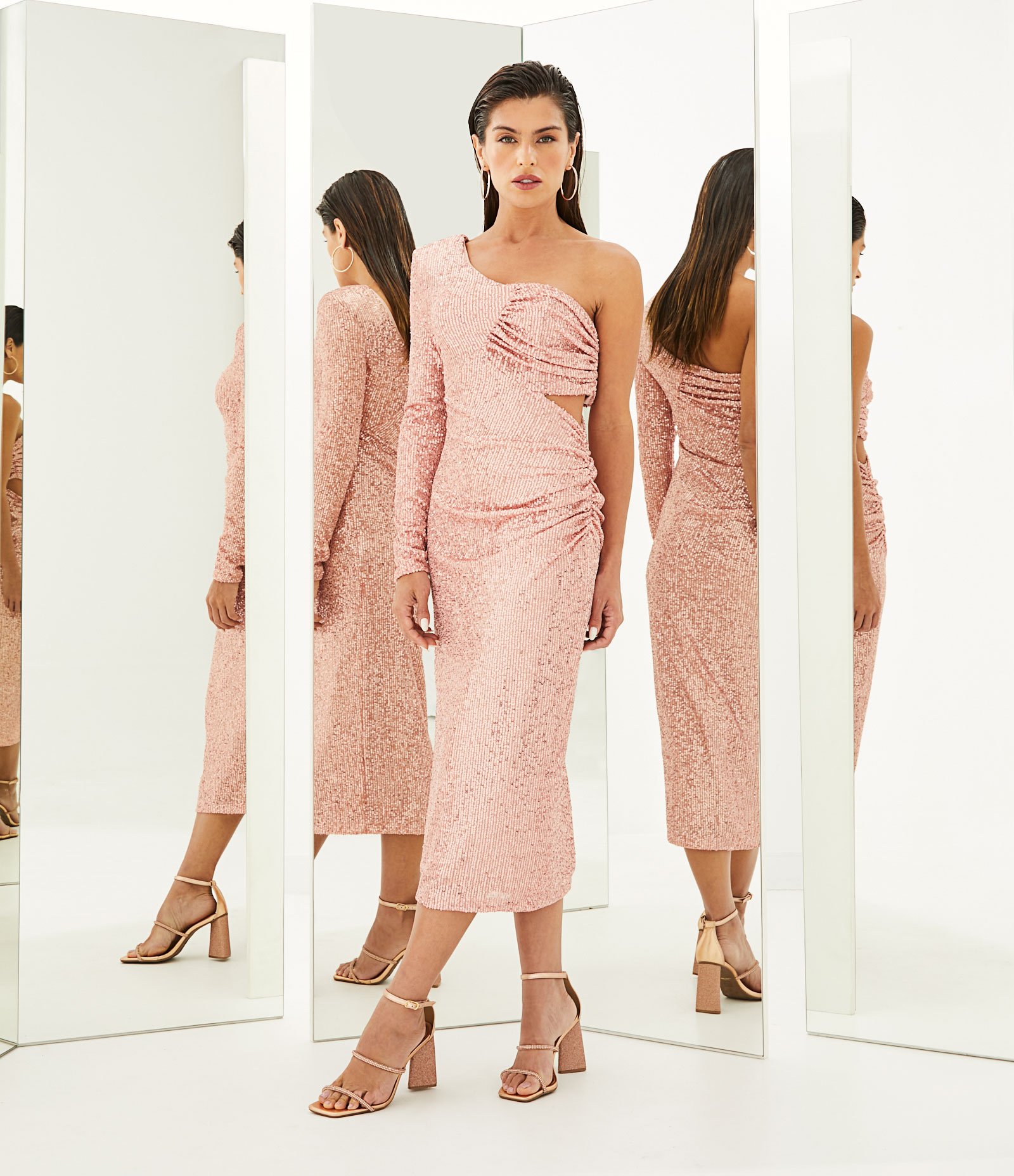 Vestido Midi em Malha de Paetês Dourado 1
