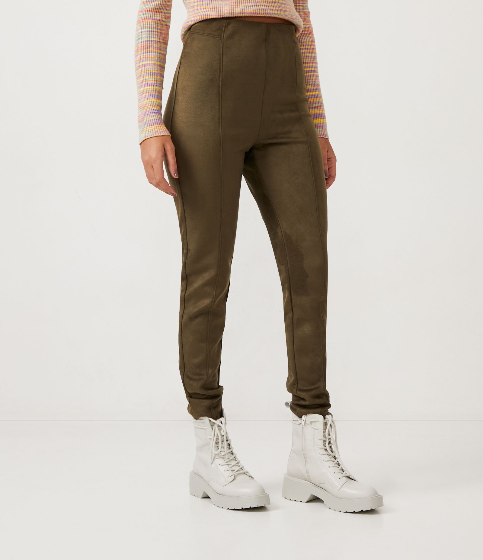 Calça Legging em Material Sintético com Recortes Verticais Verde Oliva 2