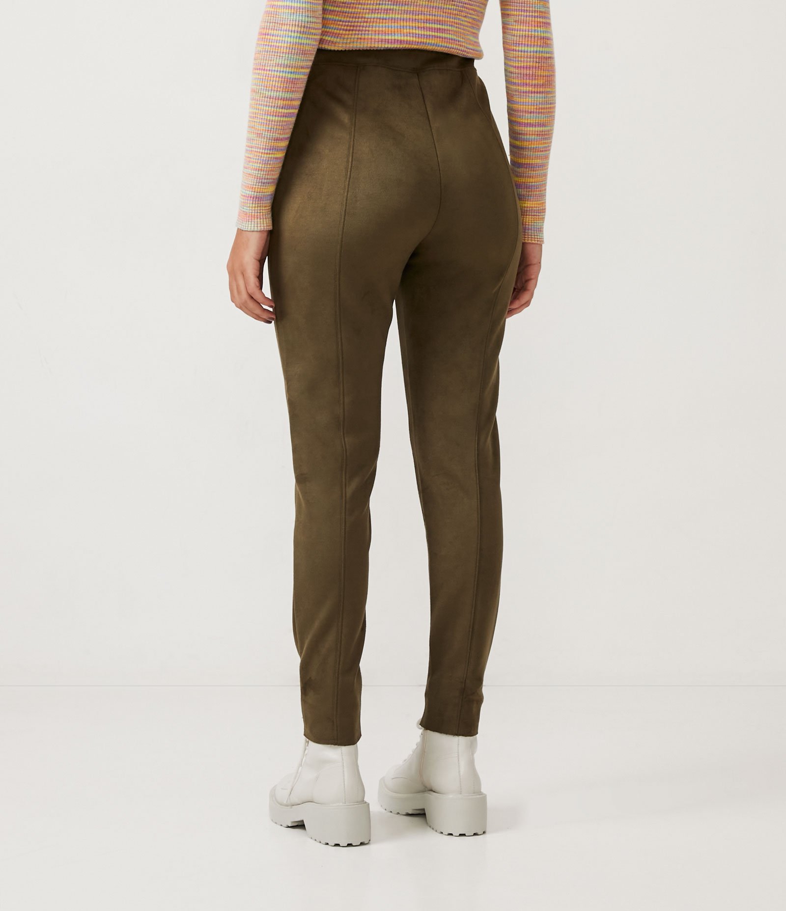 Calça Legging em Material Sintético com Recortes Verticais Verde Oliva 3