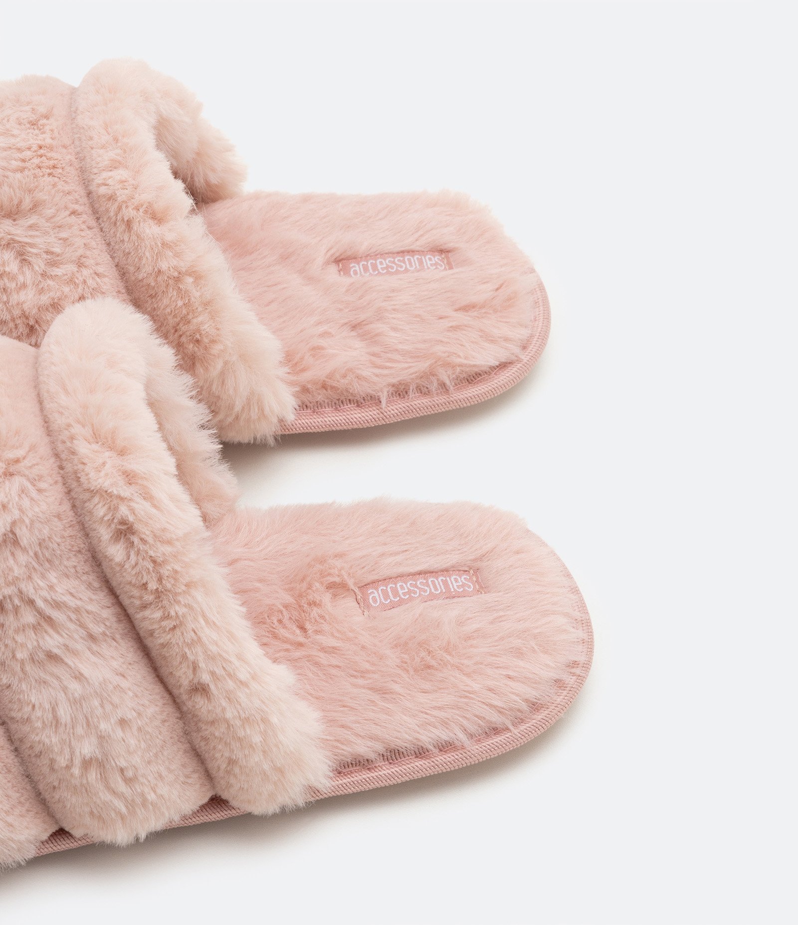 Pantufa Fechada com Gomos e Textura Peluciada 3