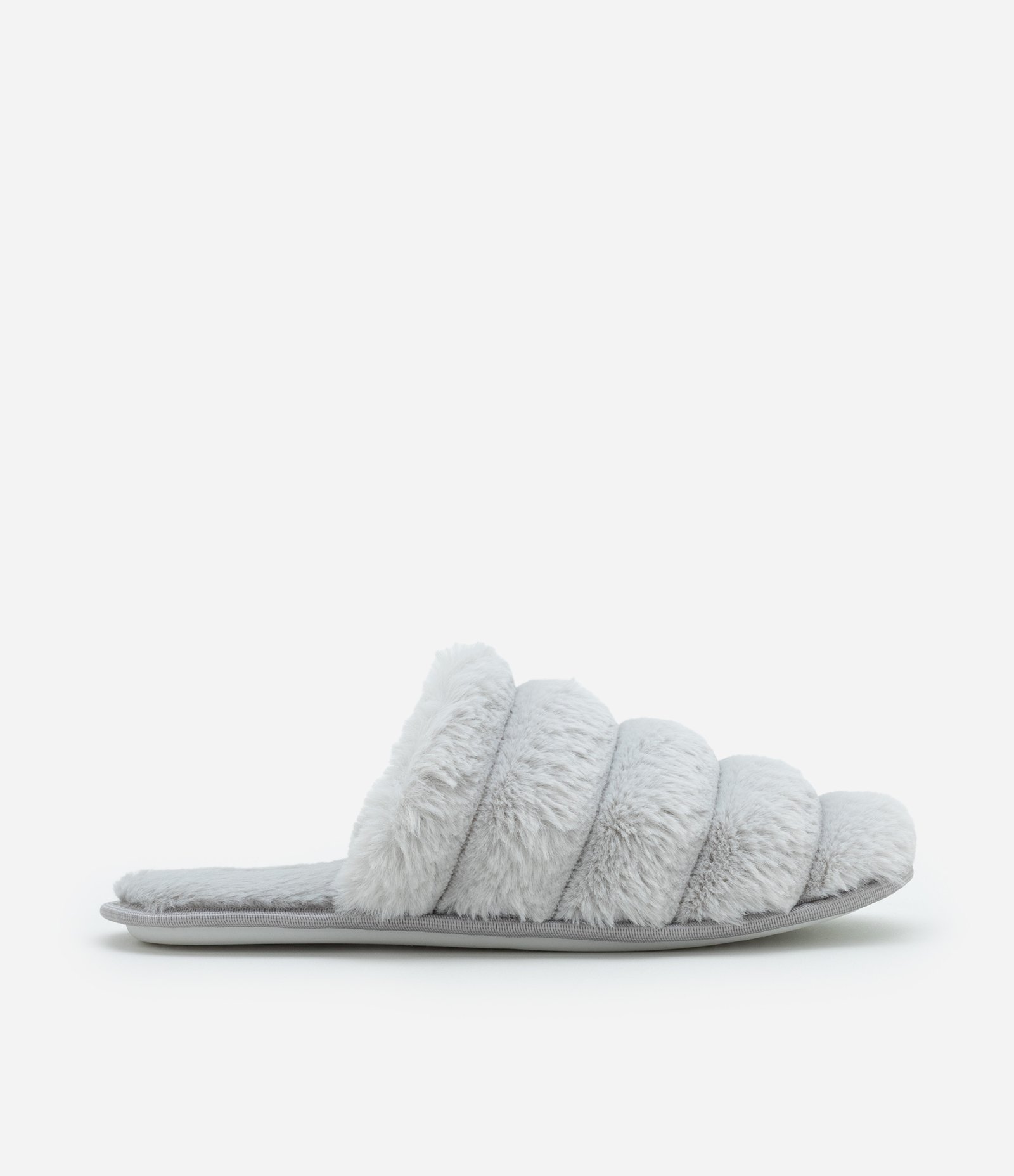 Pantufa Fechada com Gomos e Textura Peluciada Cinza 1
