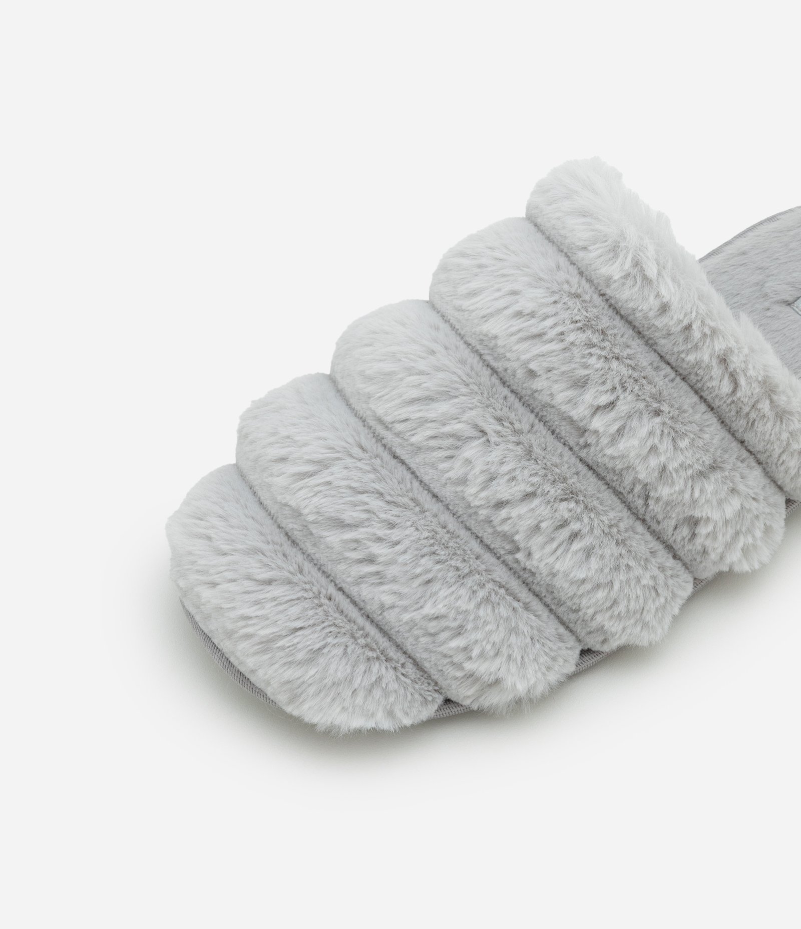Pantufa Fechada com Gomos e Textura Peluciada Cinza 3