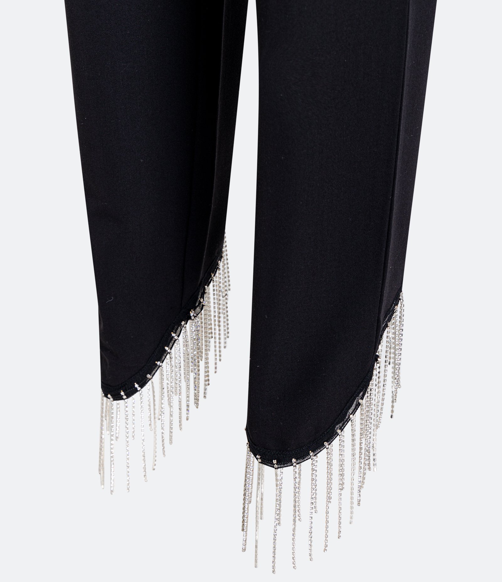 Calça Cenoura Alfaiataria em Crepe com Franjas de Strass Preto 7