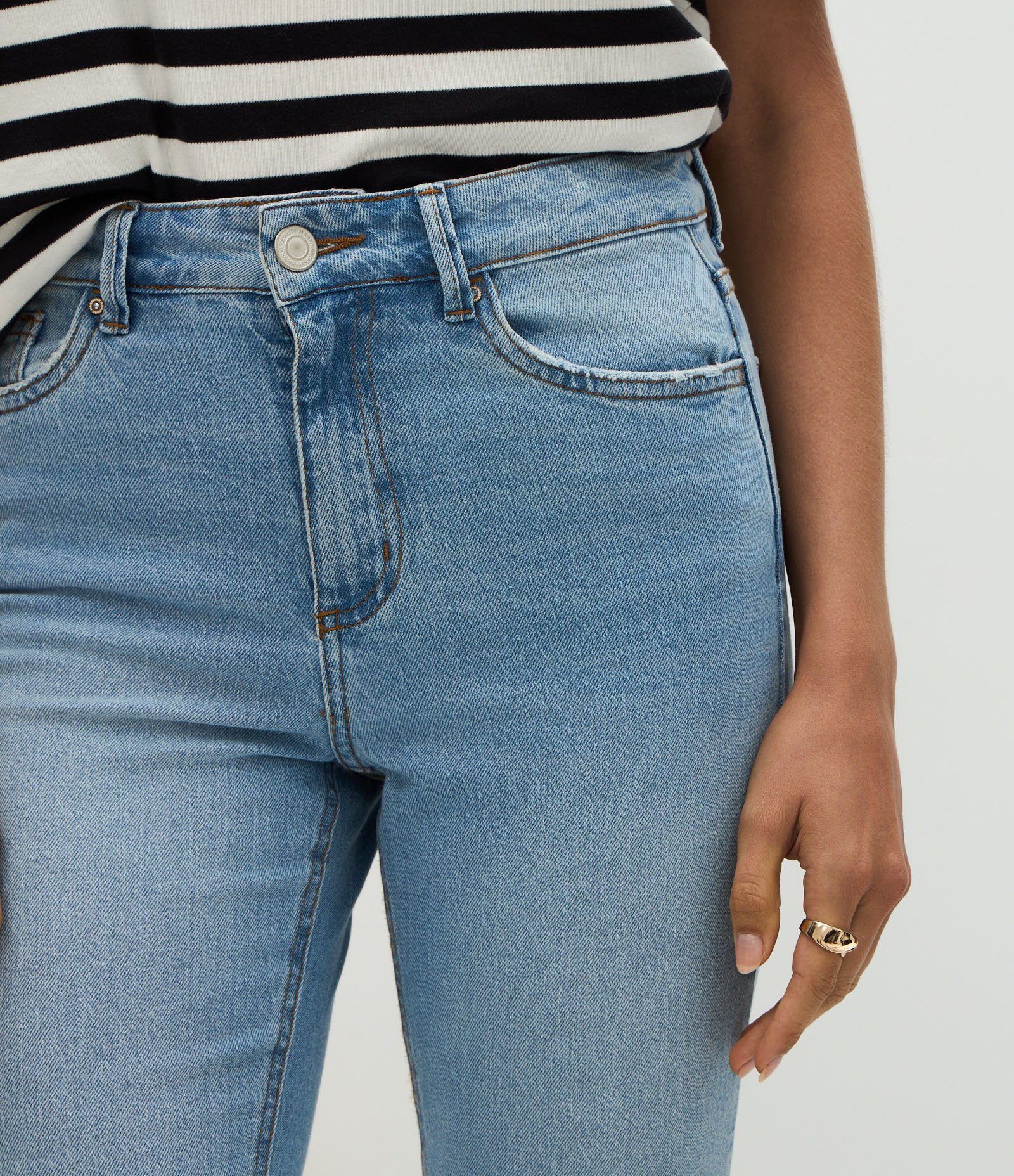 Calça Slim em Jeans com Fenda na Barra Azul 4