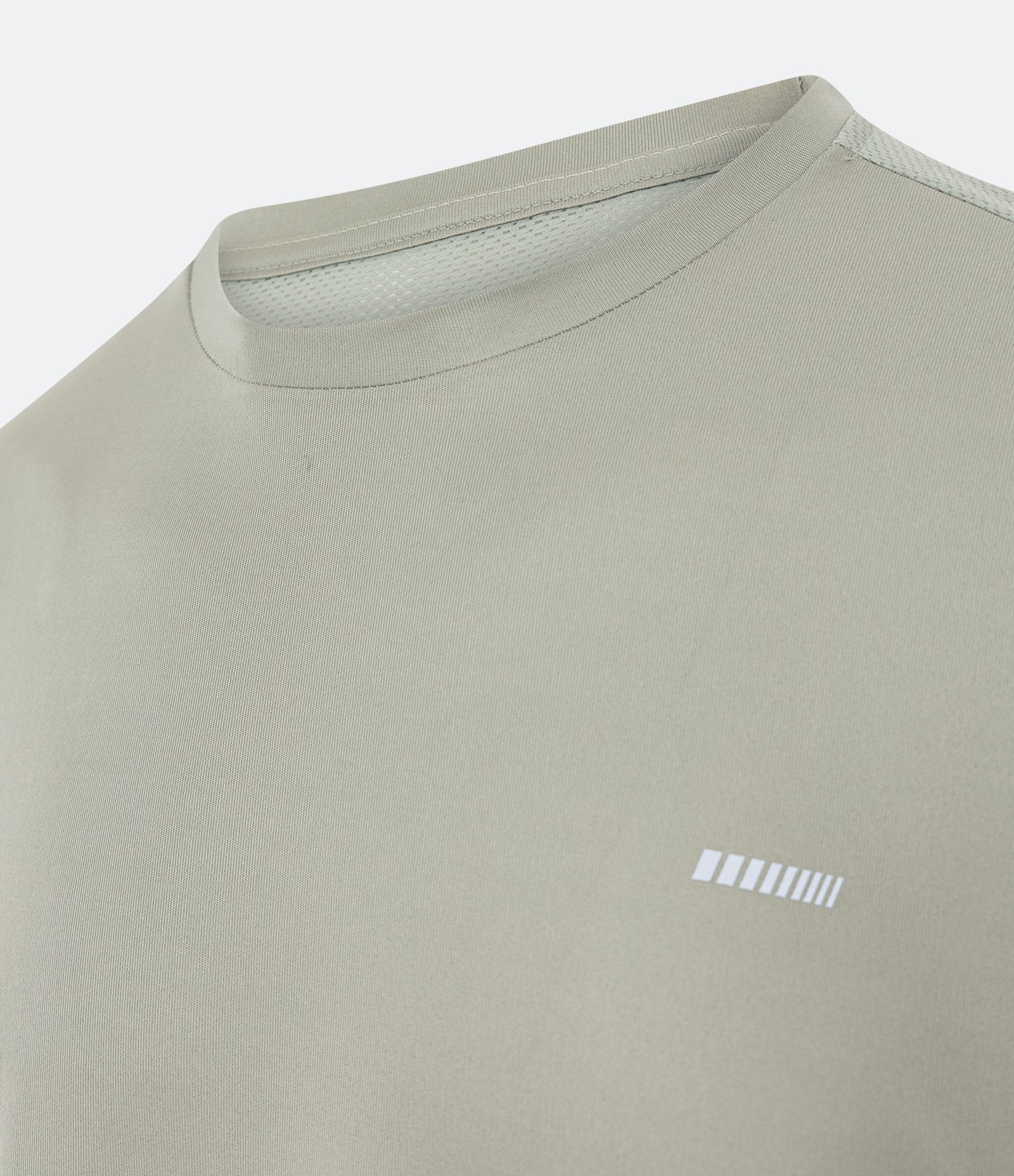 Camiseta Esportiva em Tecnologia Dry com Recortes e Detalhes Refletivos 9