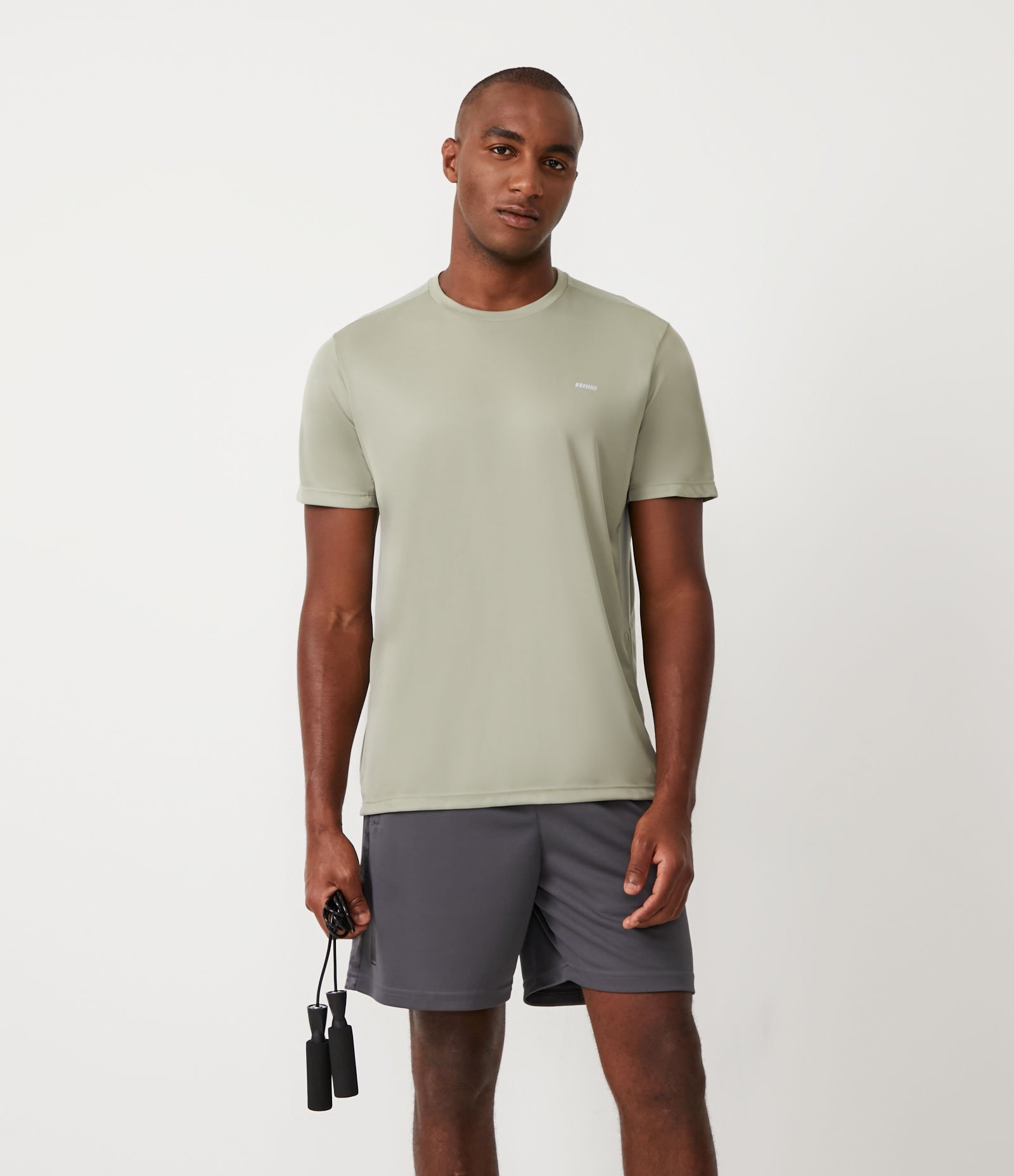 Camiseta Esportiva em Tecnologia Dry com Recortes e Detalhes Refletivos 1