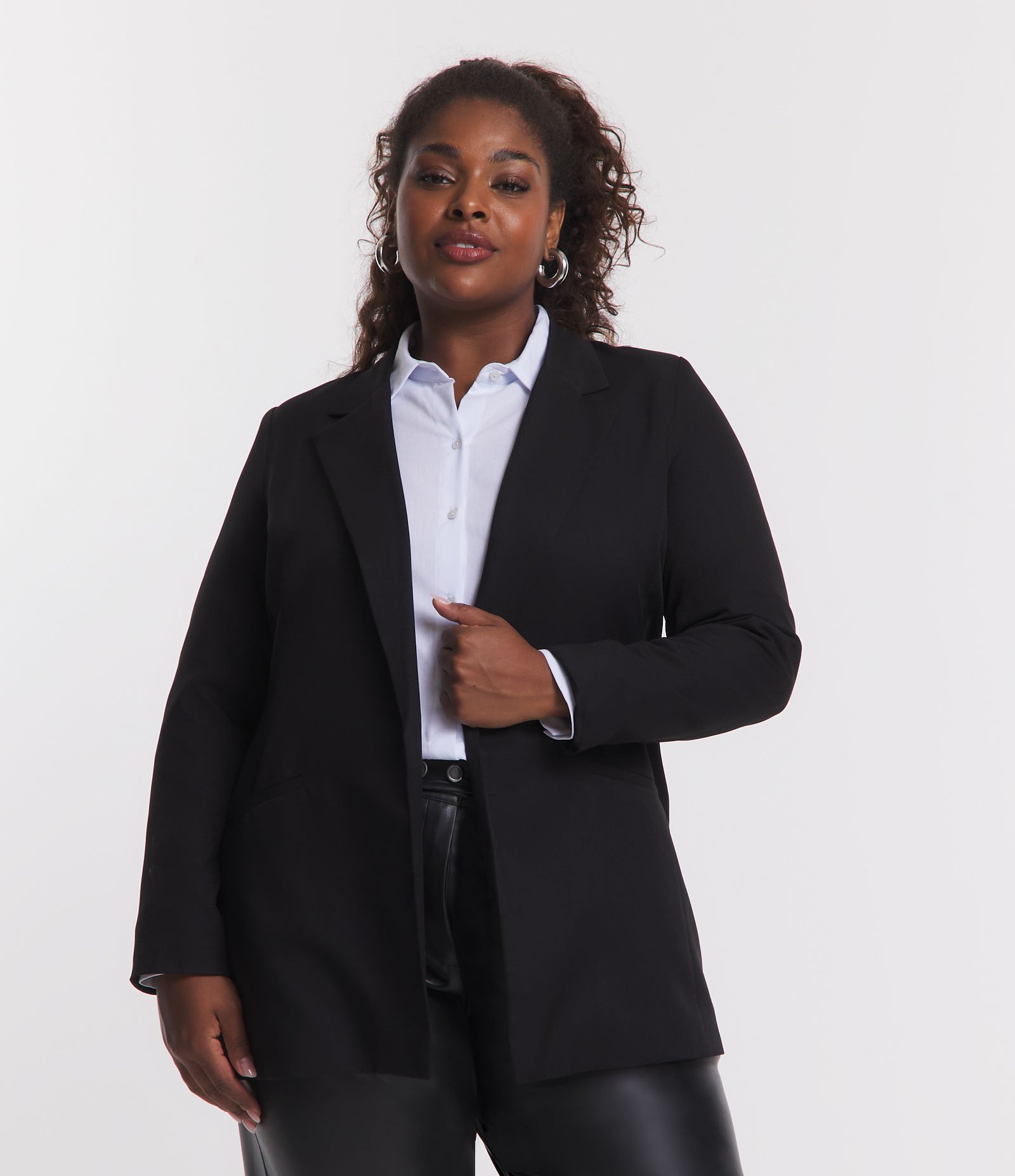 Blazer Alongado Alfaiataria em Crepe Curve & Plus Size Preto 1