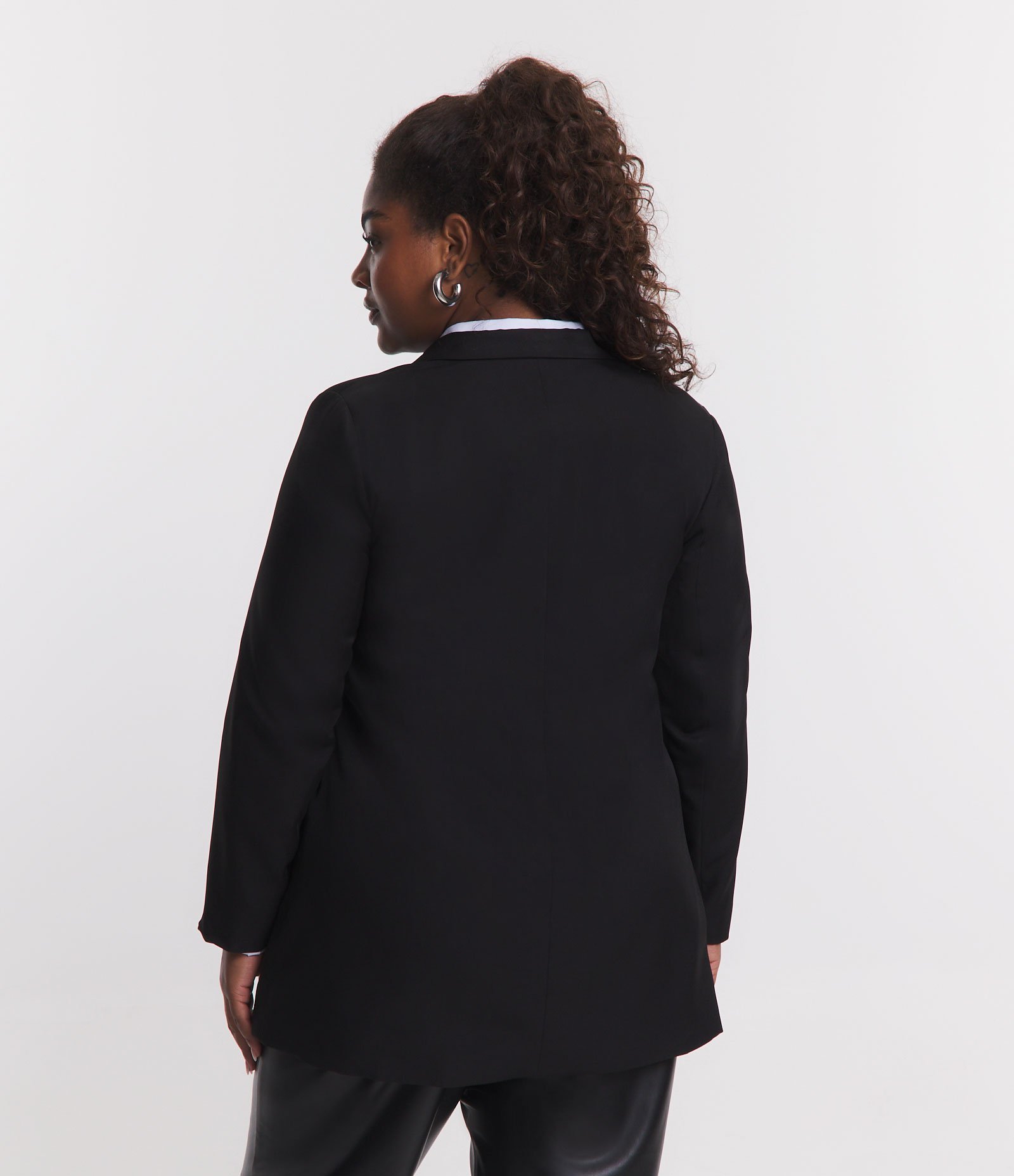 Blazer Alongado Alfaiataria em Crepe Curve & Plus Size Preto 3