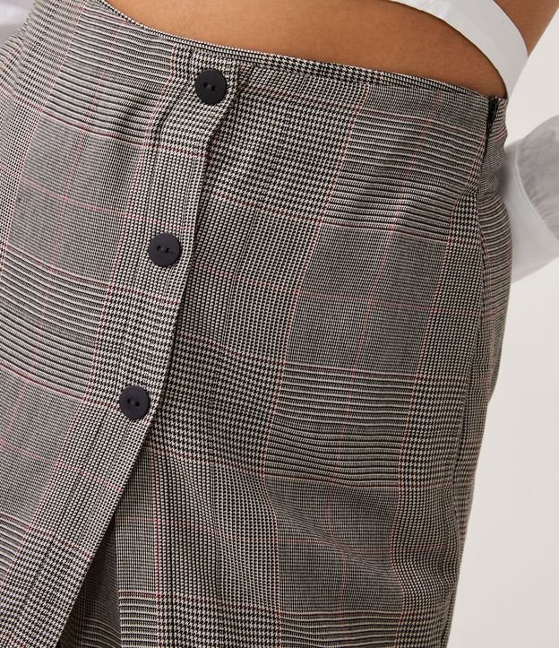 Short Pollera Sastrería en Viscosa con Apertura y Estampado de Cuadros Gris 5