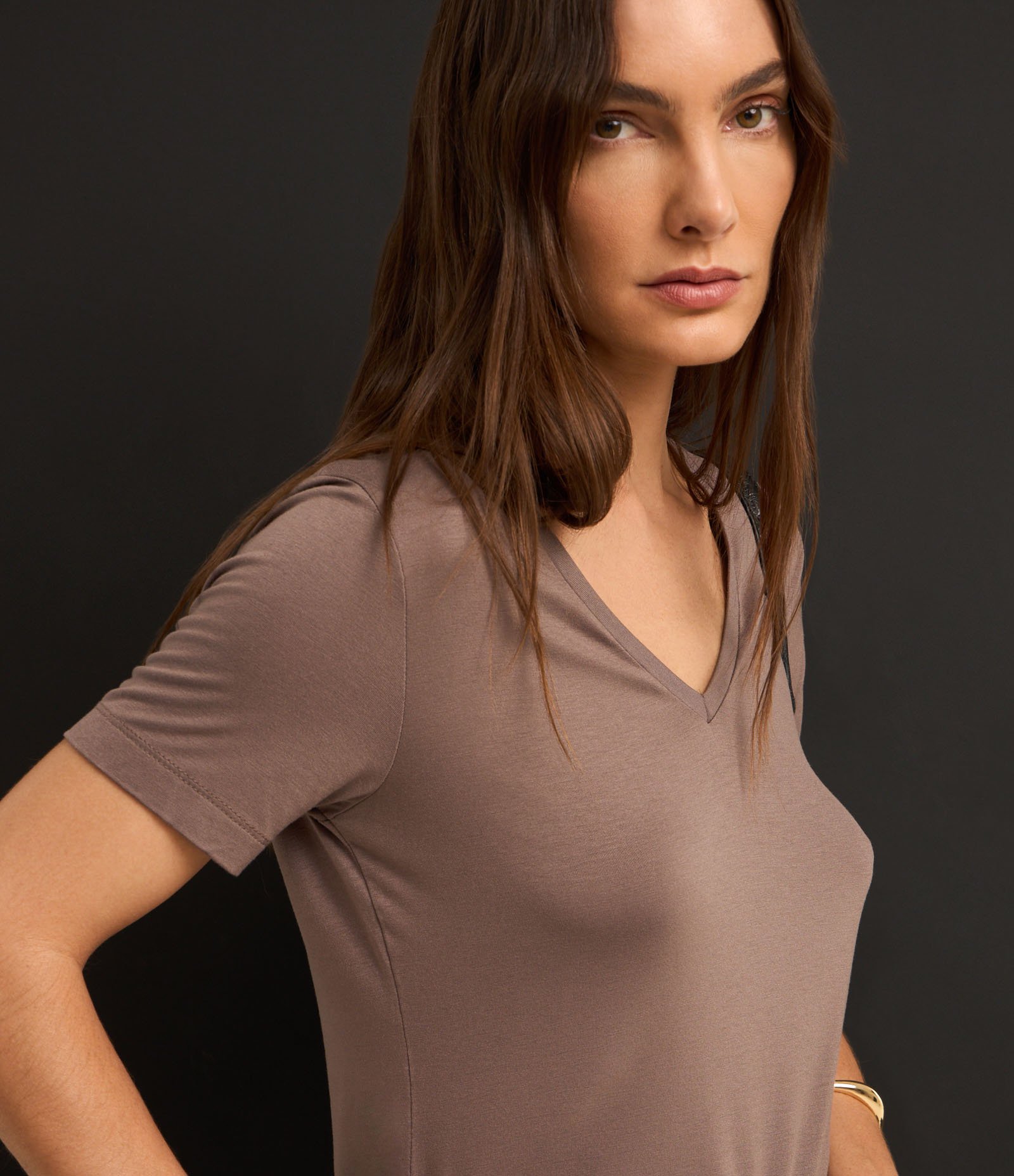 Blusa Básica em Viscose com Decote V Cinza 5