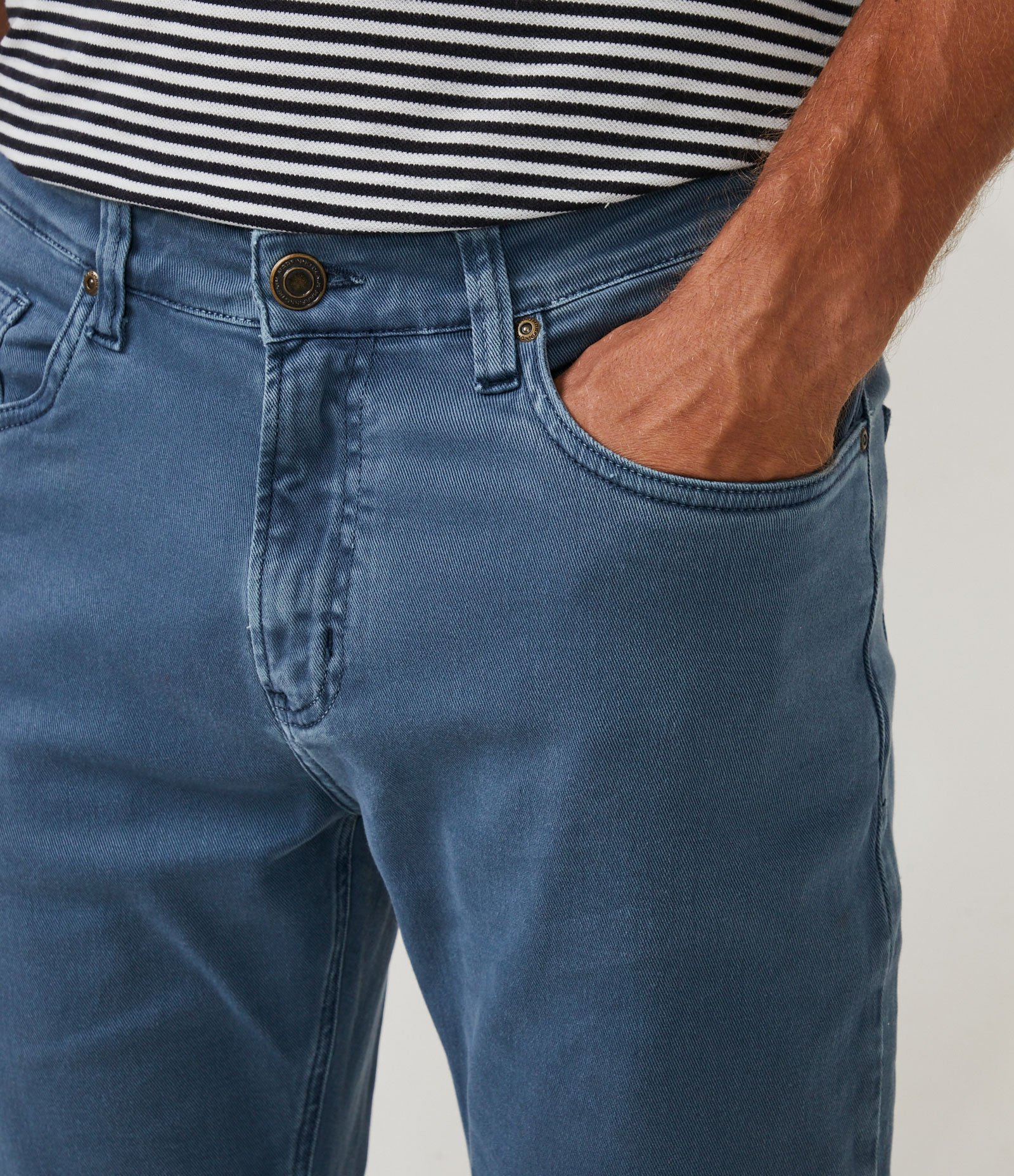 Calça Slim em Sarja com Bolsos Azul 4