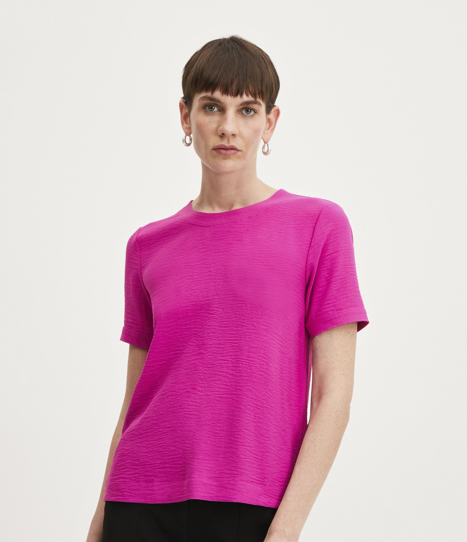 Blusa com Abertura nas Costas e Detalhes Pespontados Rosa Fúcsia 1