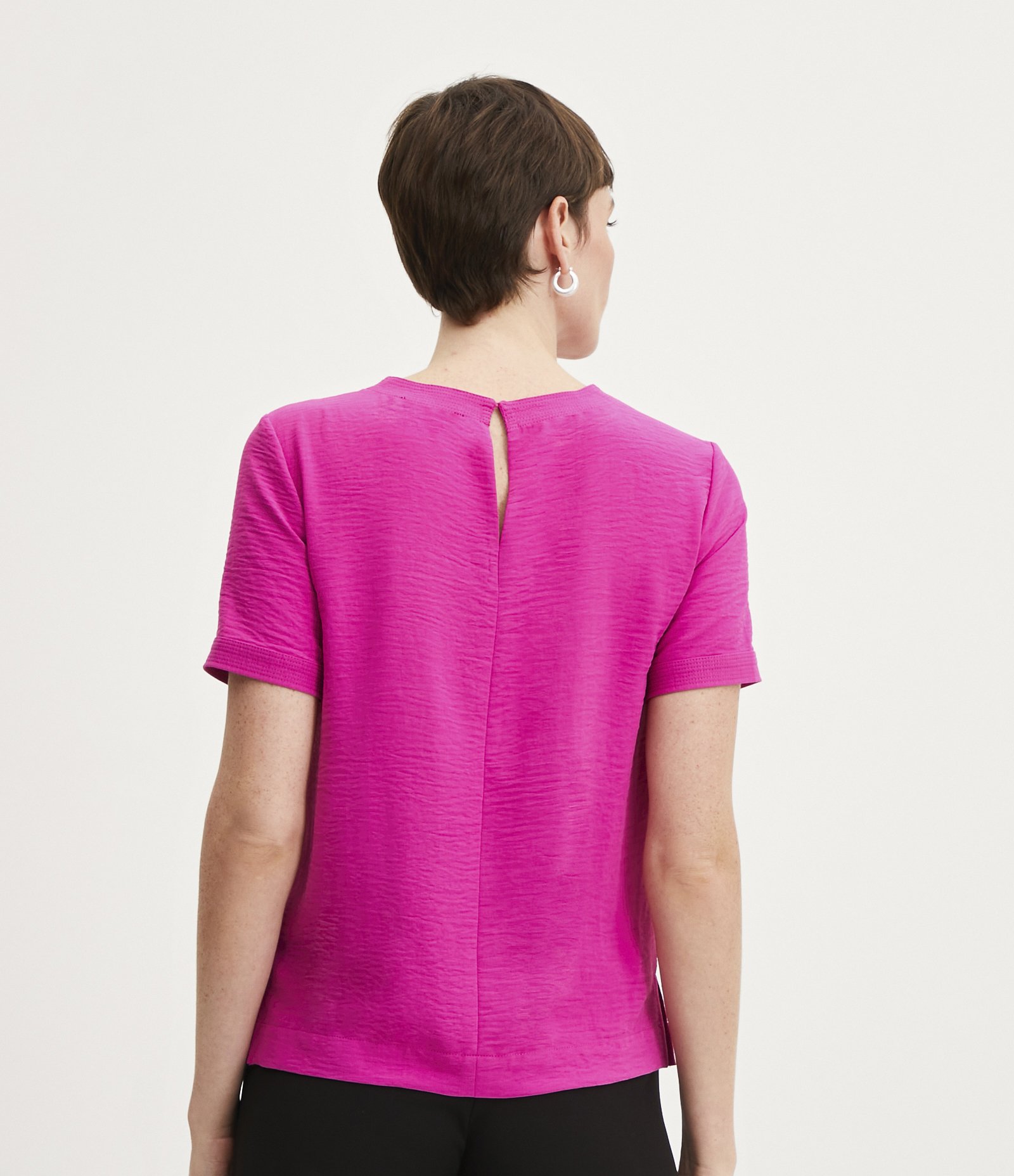 Blusa com Abertura nas Costas e Detalhes Pespontados Rosa Fúcsia 3