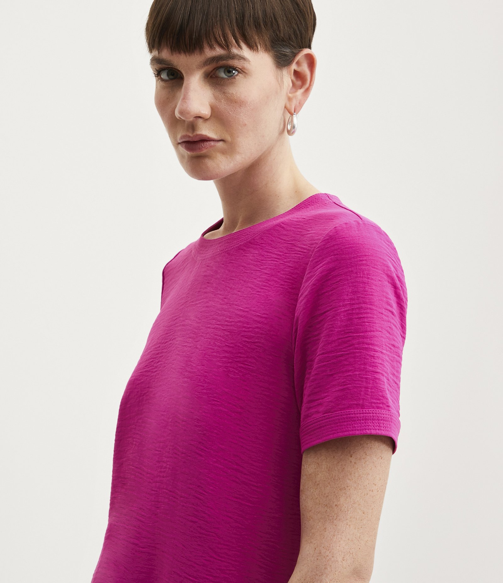 Blusa com Abertura nas Costas e Detalhes Pespontados Rosa Fúcsia 4