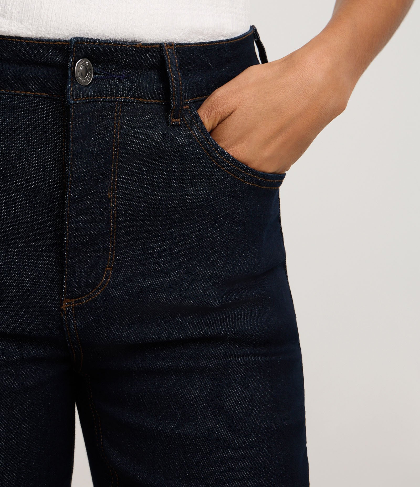 Calça Reta Cintura Média em Jeans com Elastano Azul 4